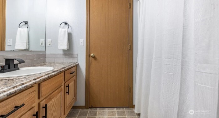 2425 177th Street Ct Property Photo 5
