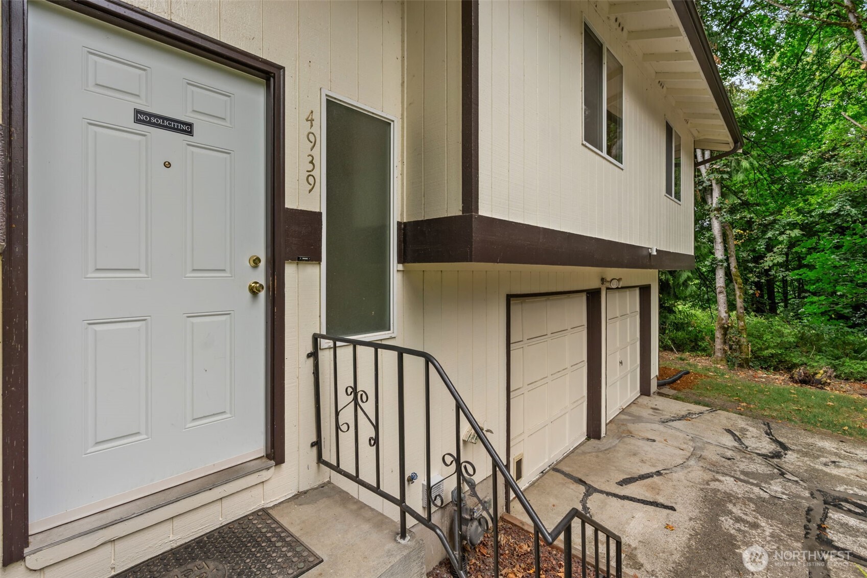 4939 Normandy Drive Property Photo 3
