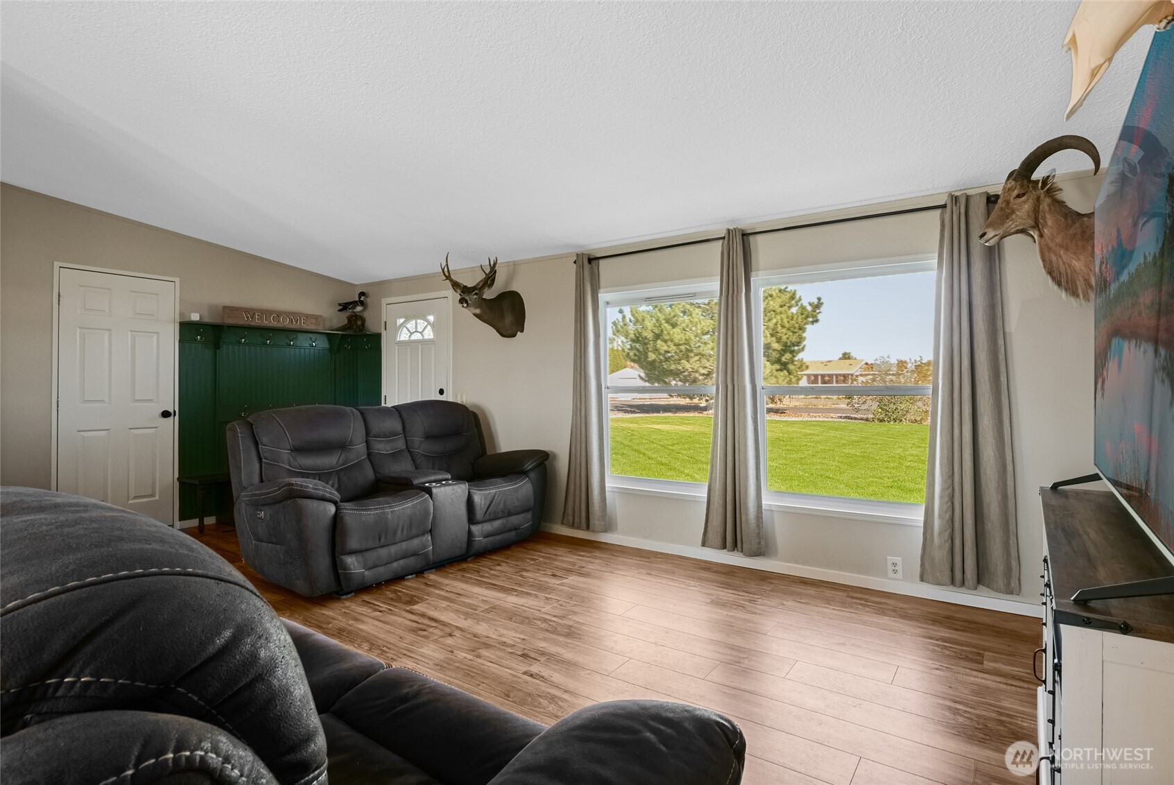 3354 Ne Firouzi Drive Property Photo 4