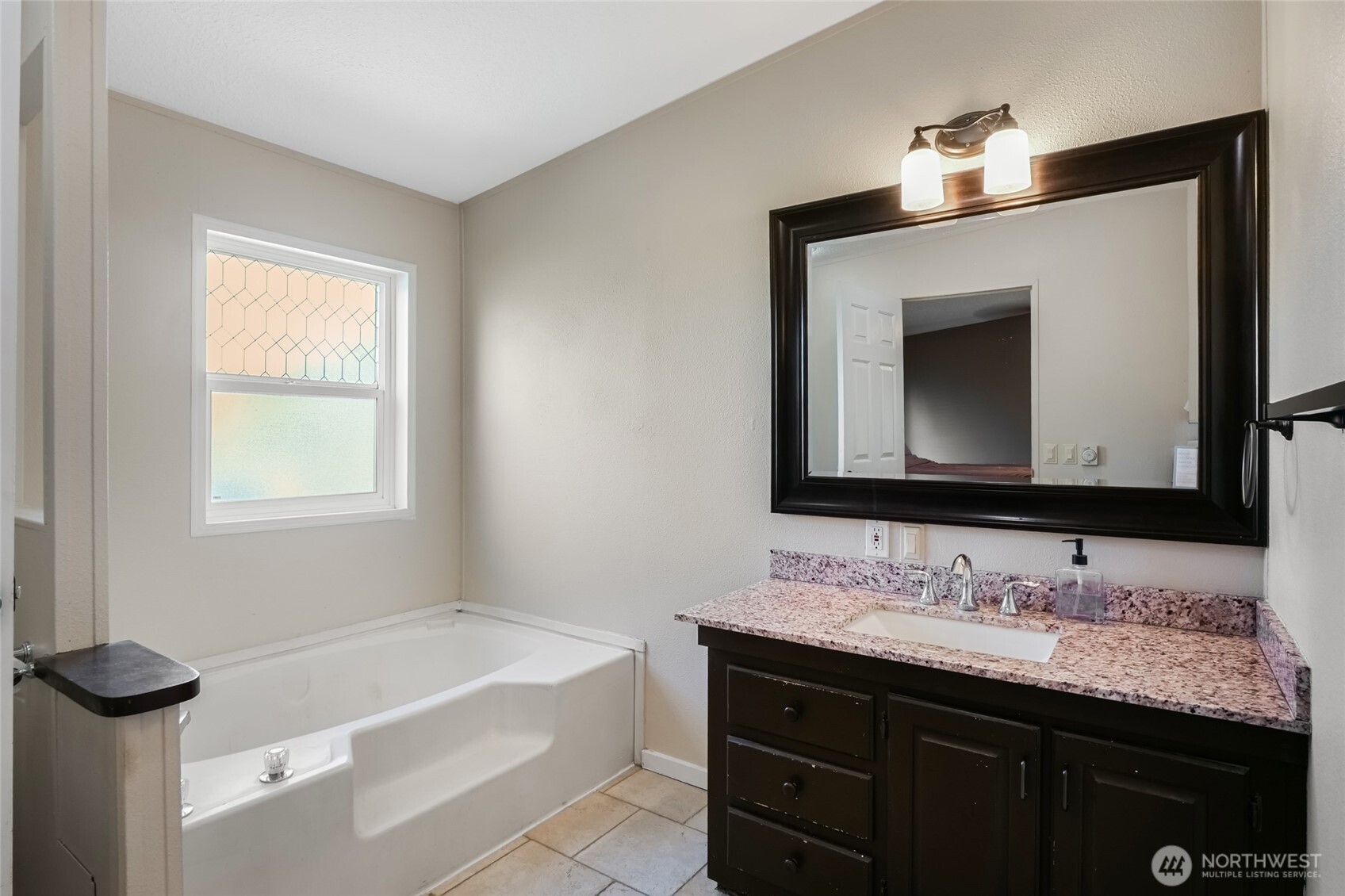 3354 Ne Firouzi Drive Property Photo 16