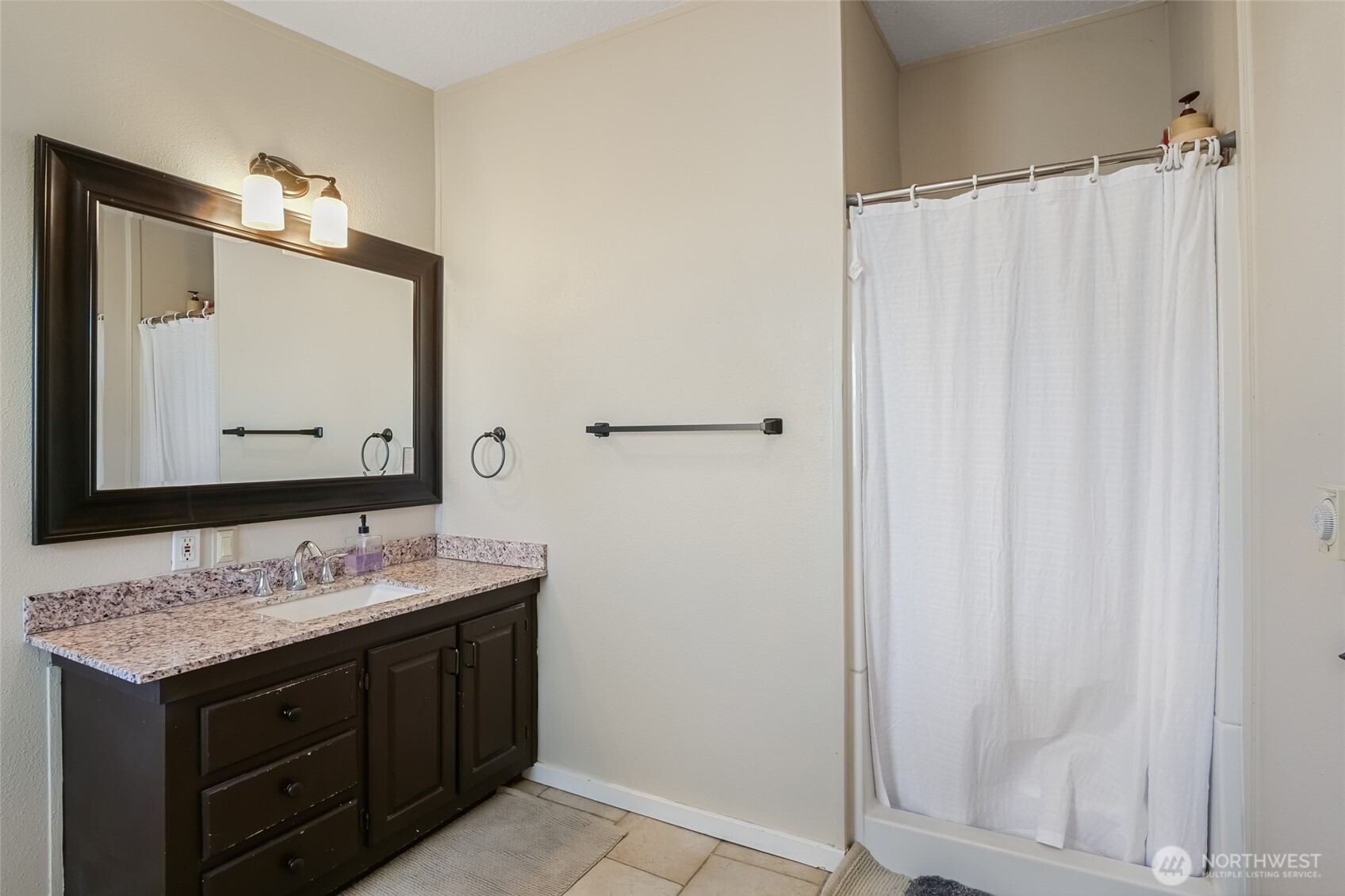 3354 Ne Firouzi Drive Property Photo 18