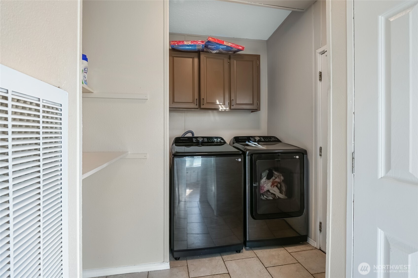 3354 Ne Firouzi Drive Property Photo 27