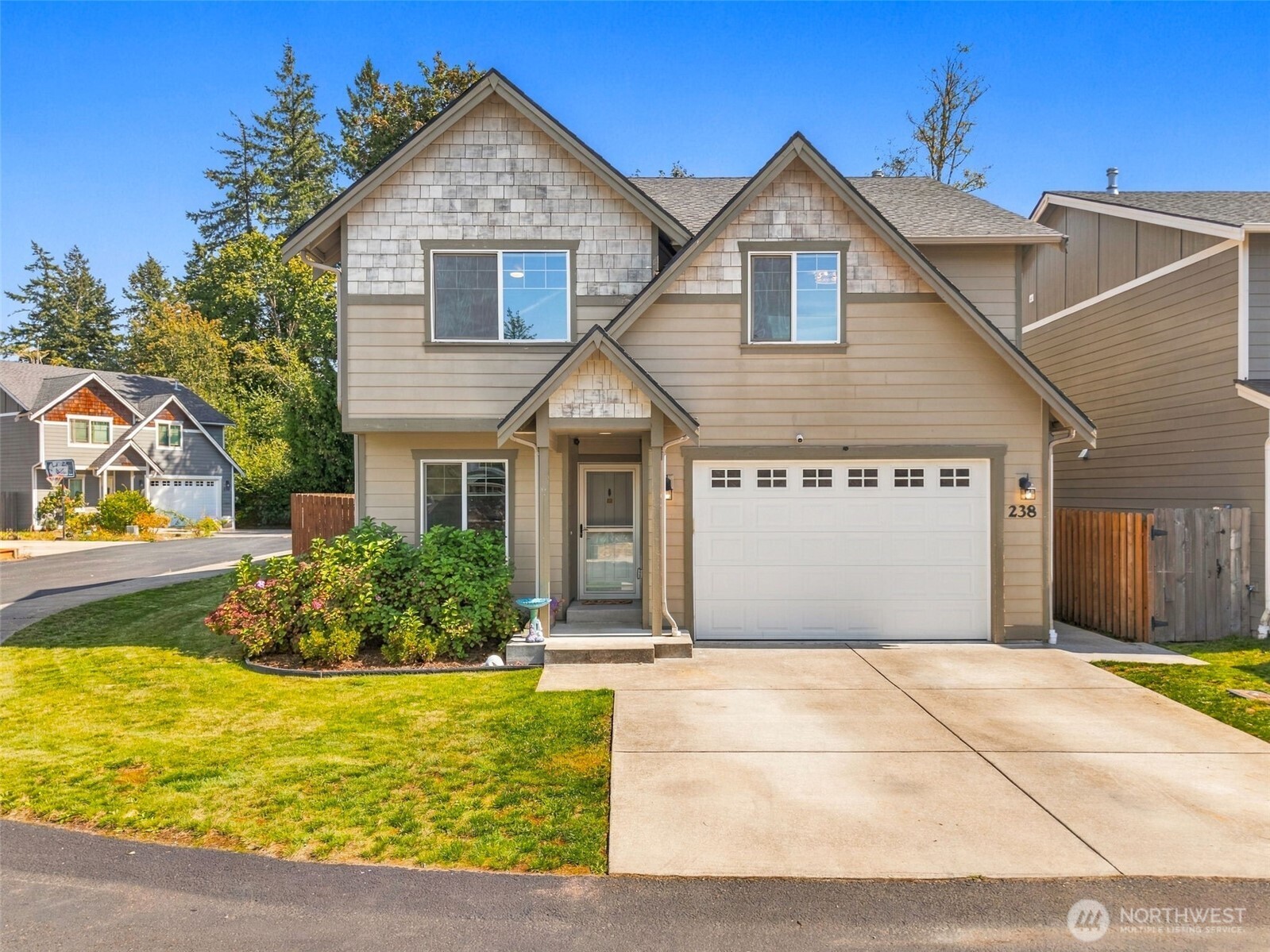238 Ne Tronson Circle Property Photo 1