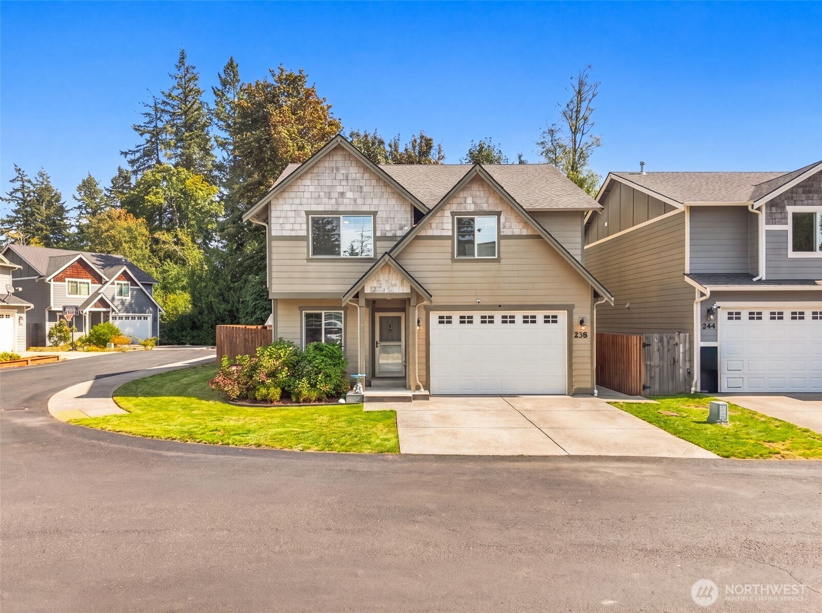 238 Ne Tronson Circle Property Photo 2