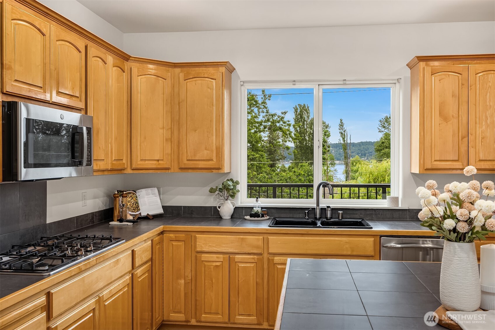 9021 Sand Point Way Property Photo 10