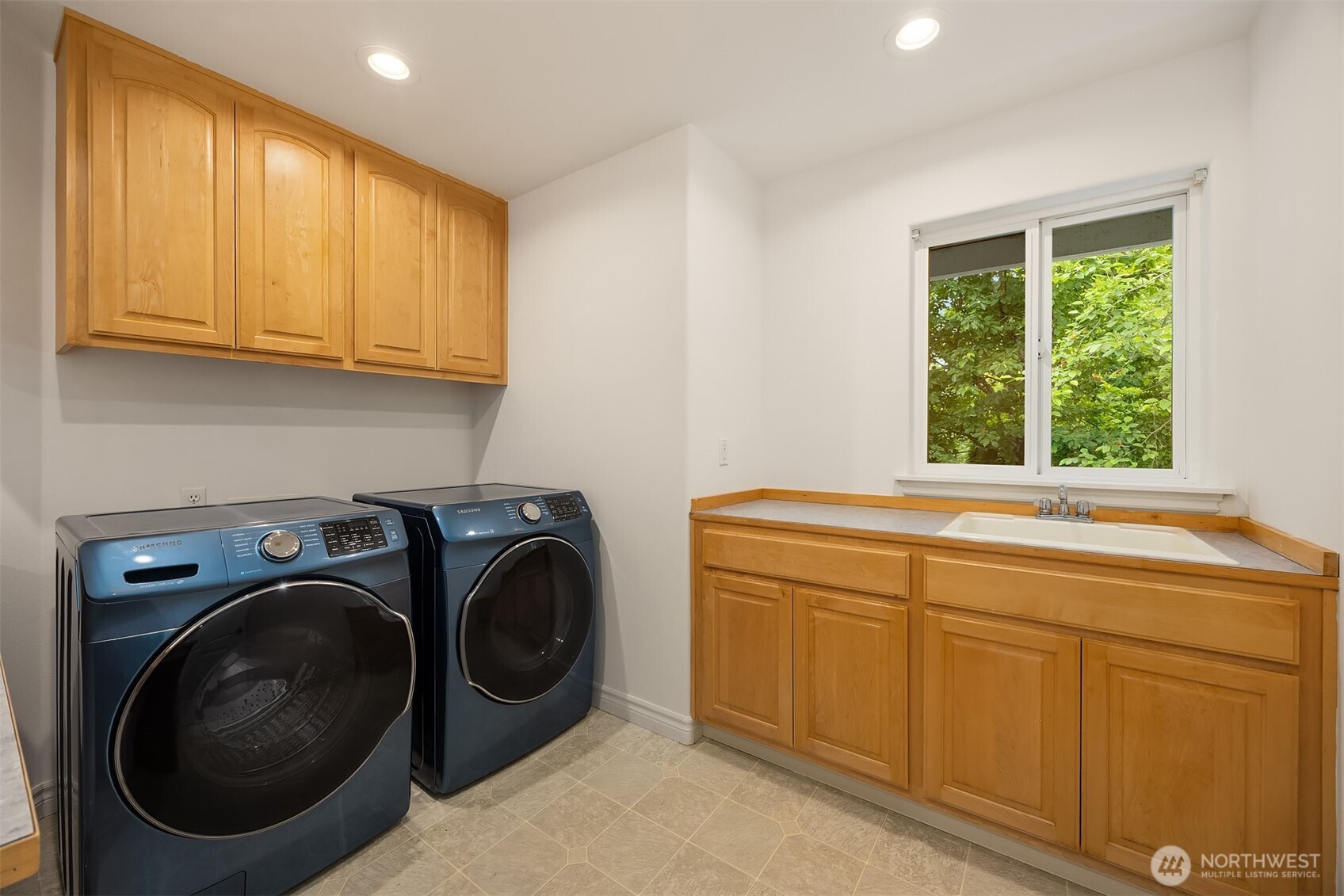 9021 Sand Point Way Property Photo 24