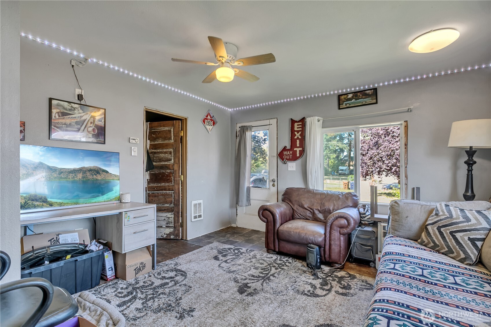 5015 S Thompson Avenue Property Photo 3