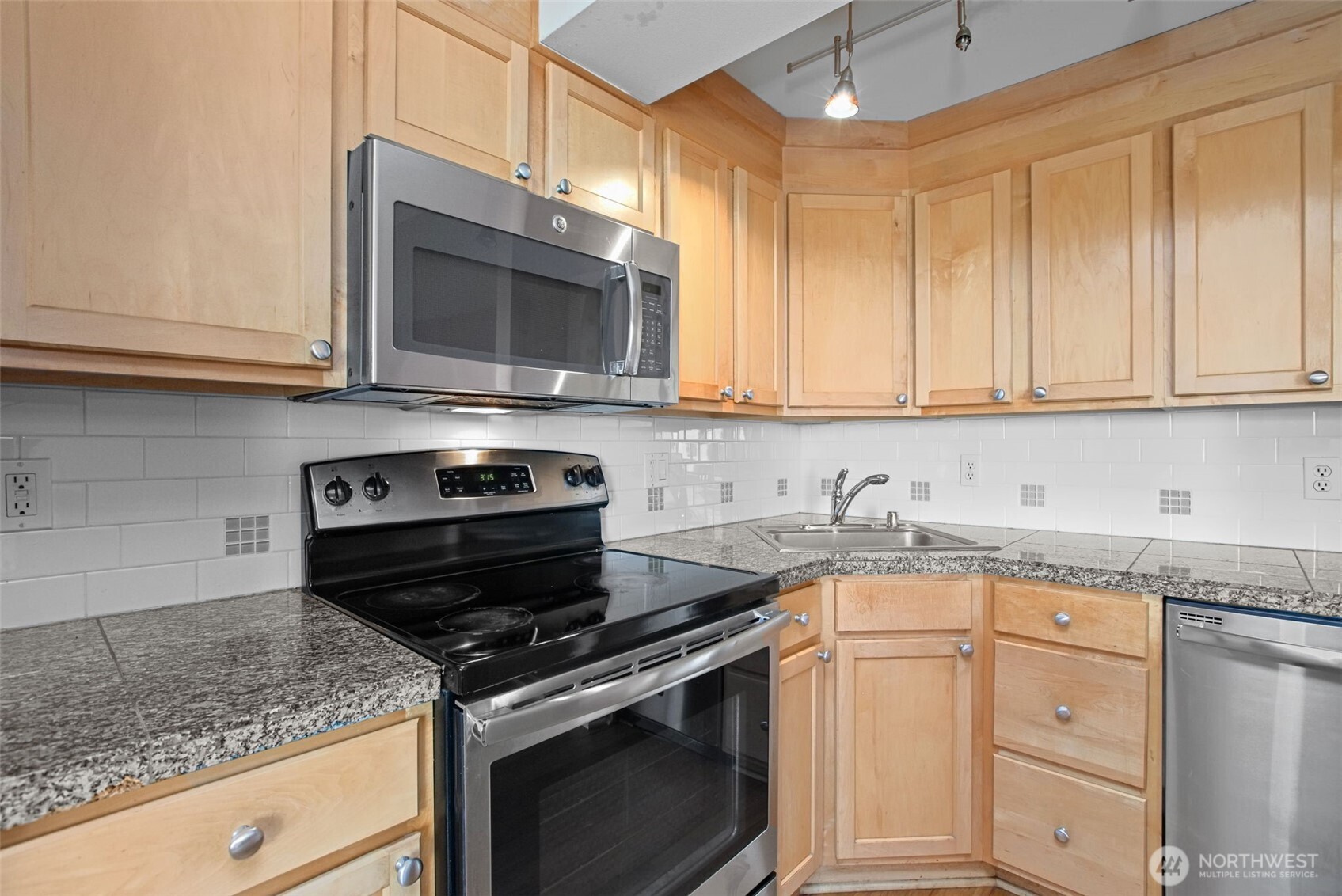 1601 Taylor Avenue 204 Property Photo 12