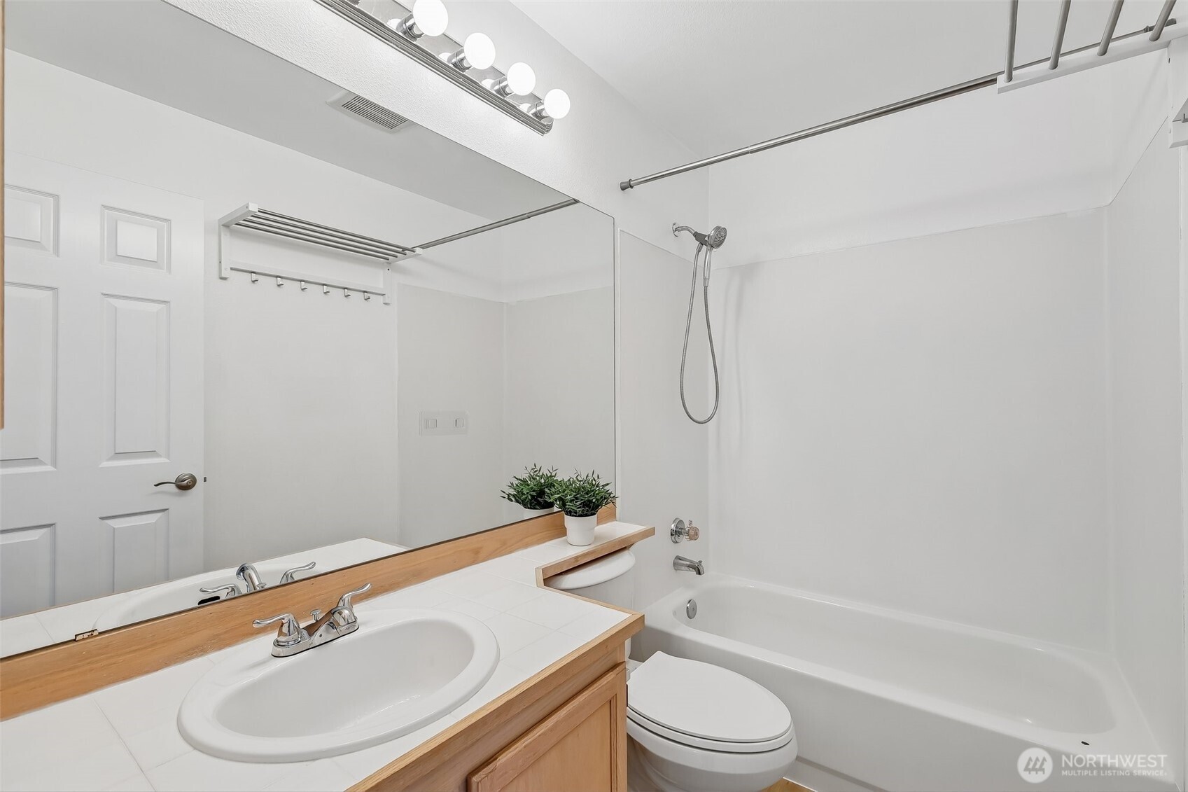 1131 115th Street F1 Property Photo 20