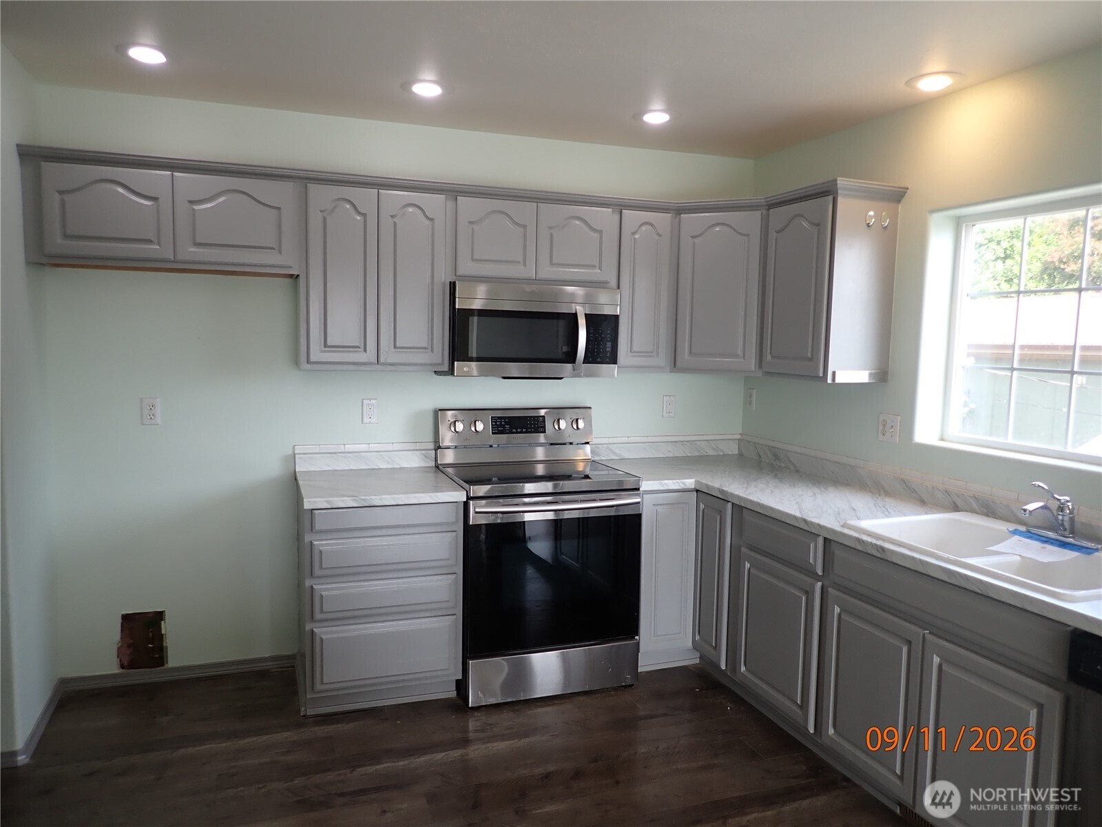 1821 W 8th Street Property Photo 15