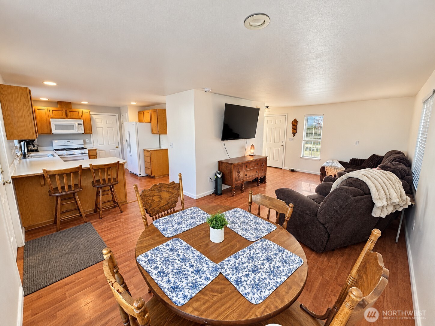 419 Spring Lane Property Photo 6