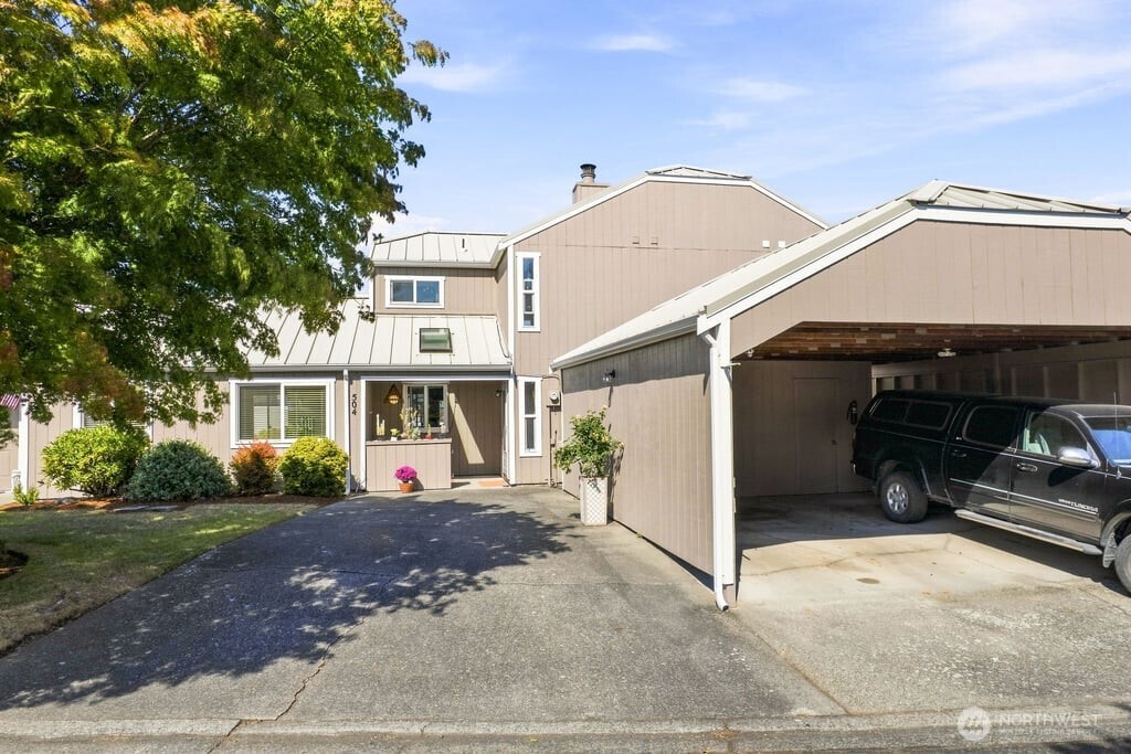 504 W Bowman Court Property Photo 2