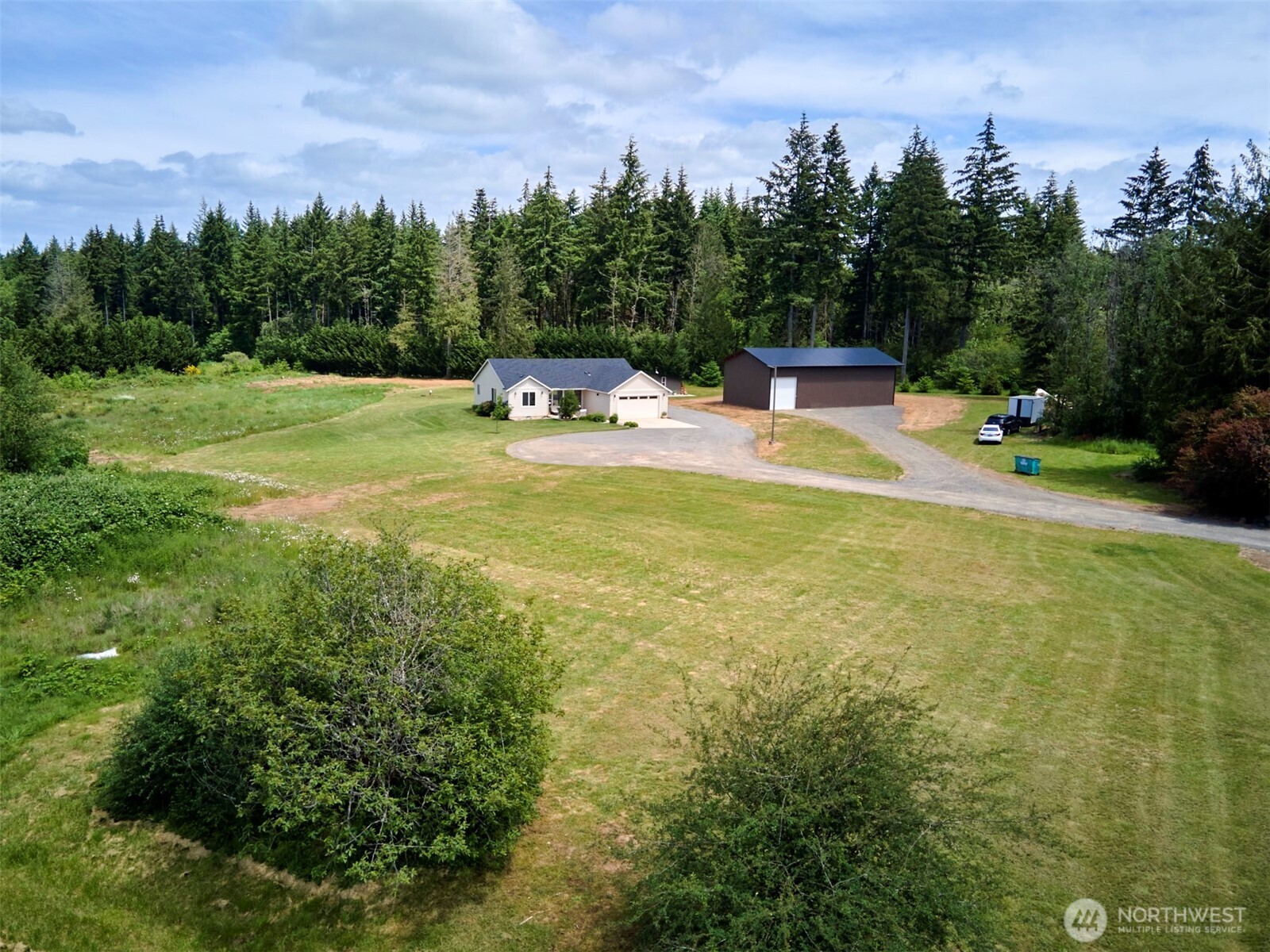 560 Park Road Property Photo 3