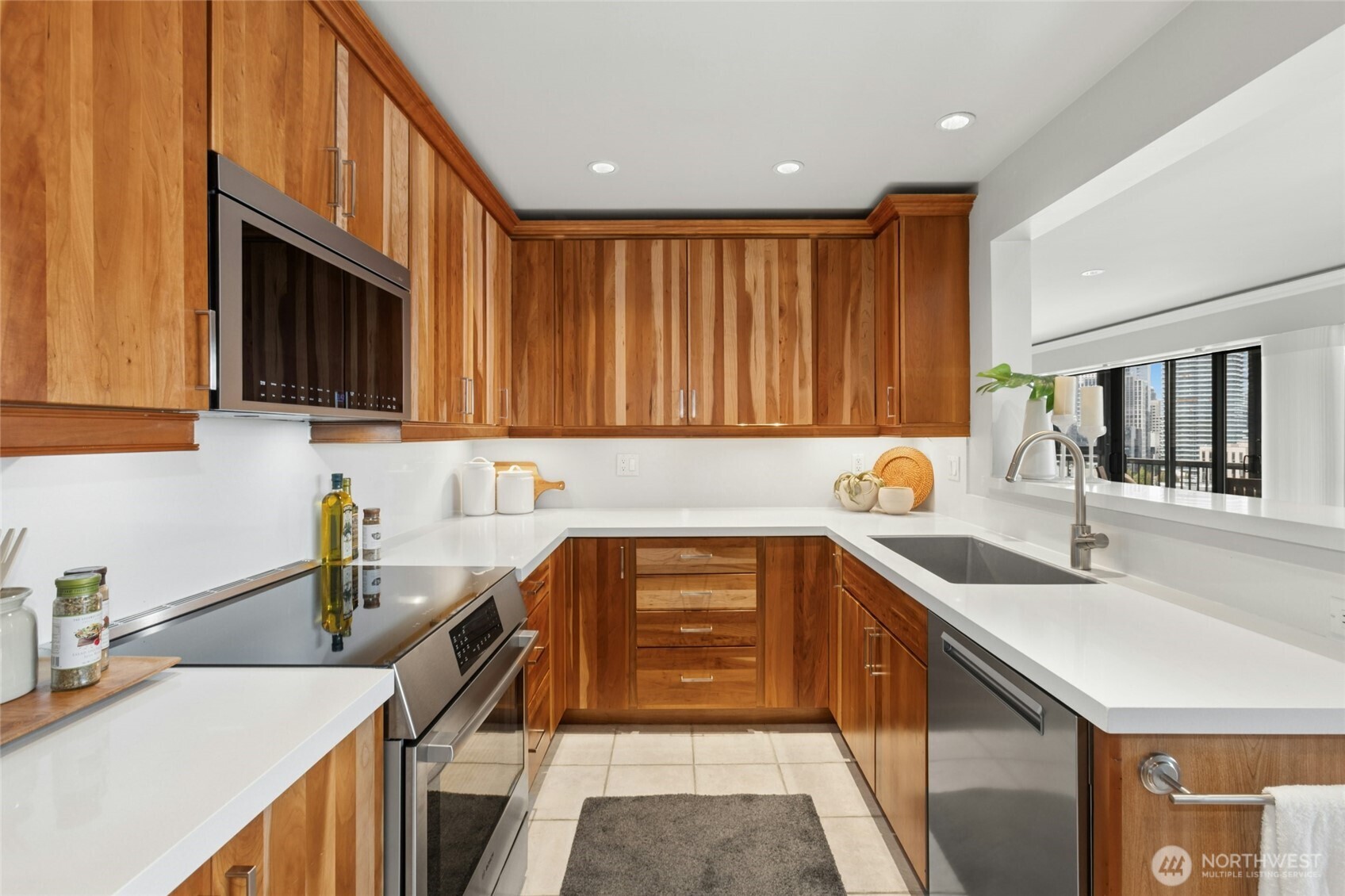 320 Melrose Avenue 704 Property Photo 7