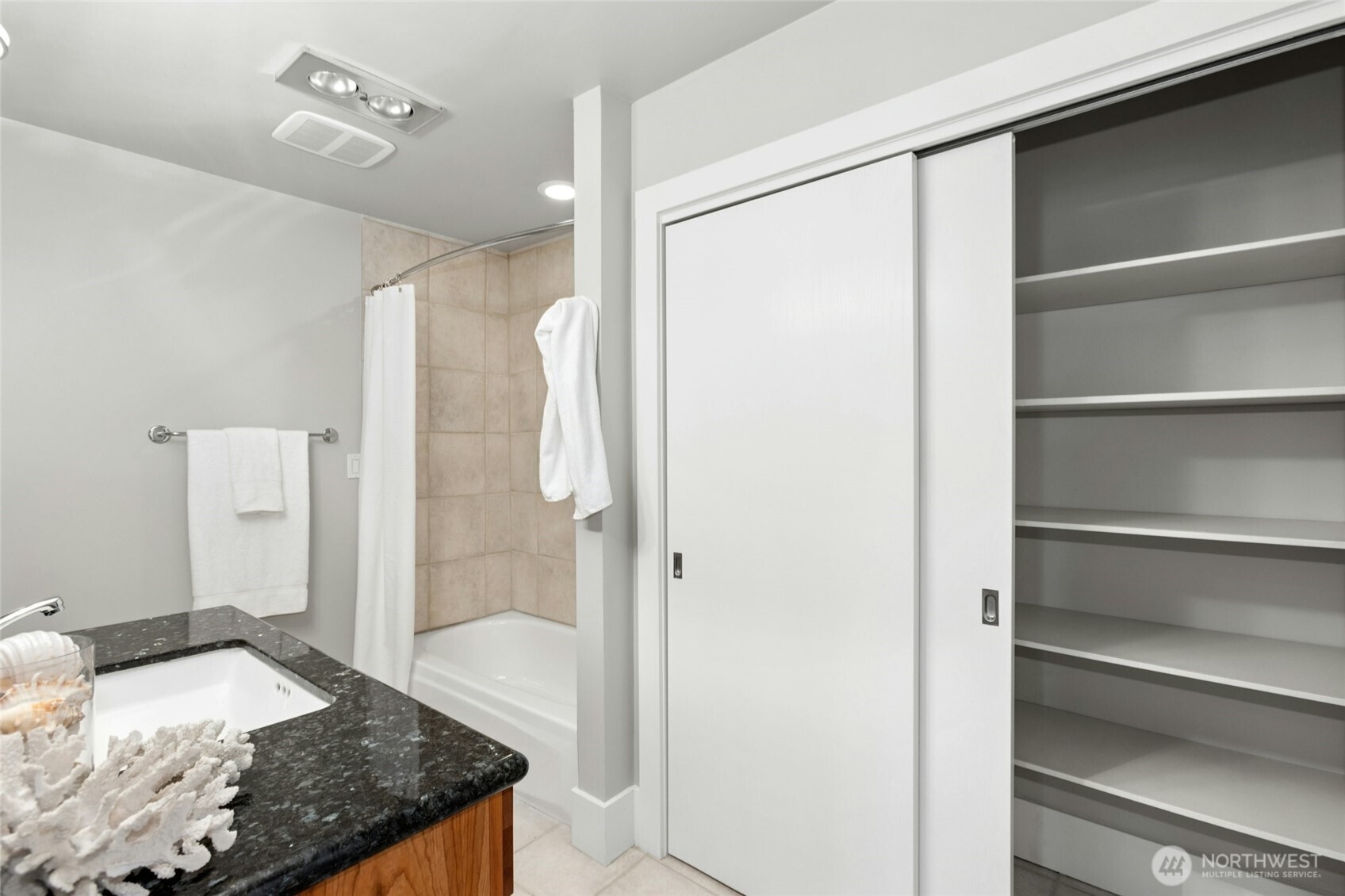 320 Melrose Avenue 704 Property Photo 17