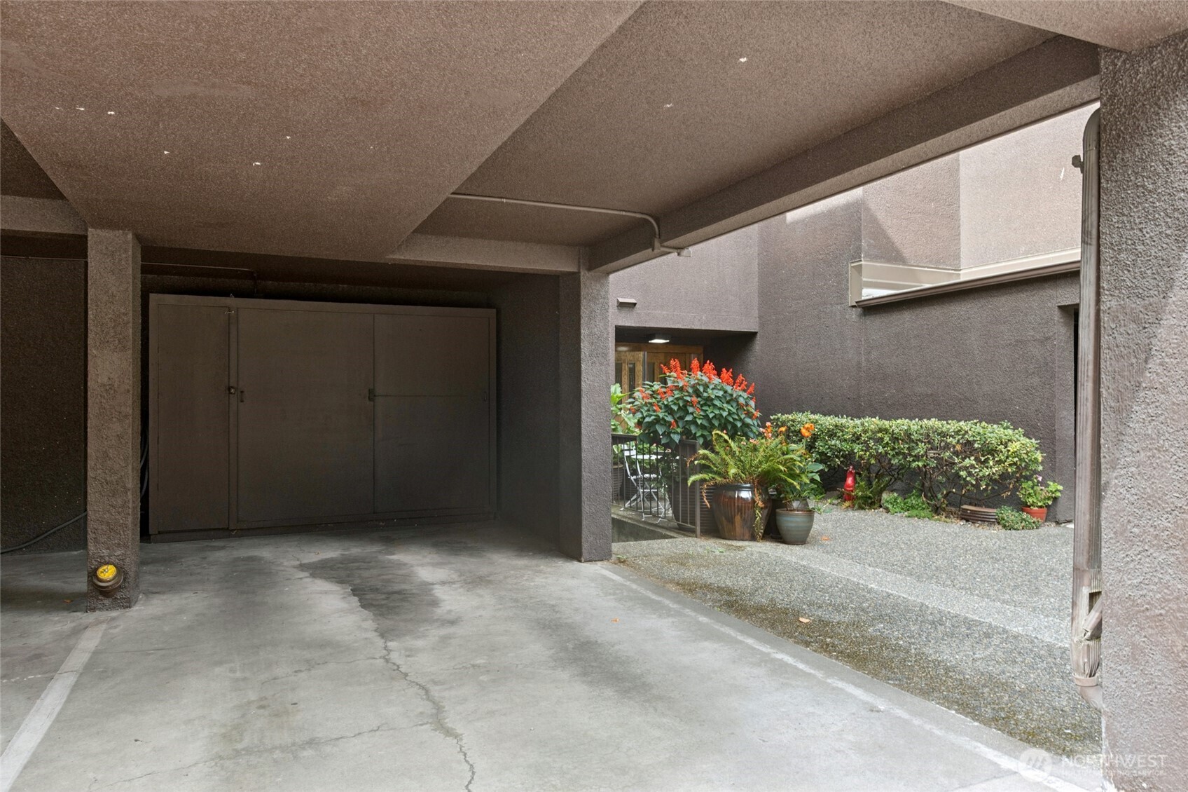 320 Melrose Avenue 704 Property Photo 22