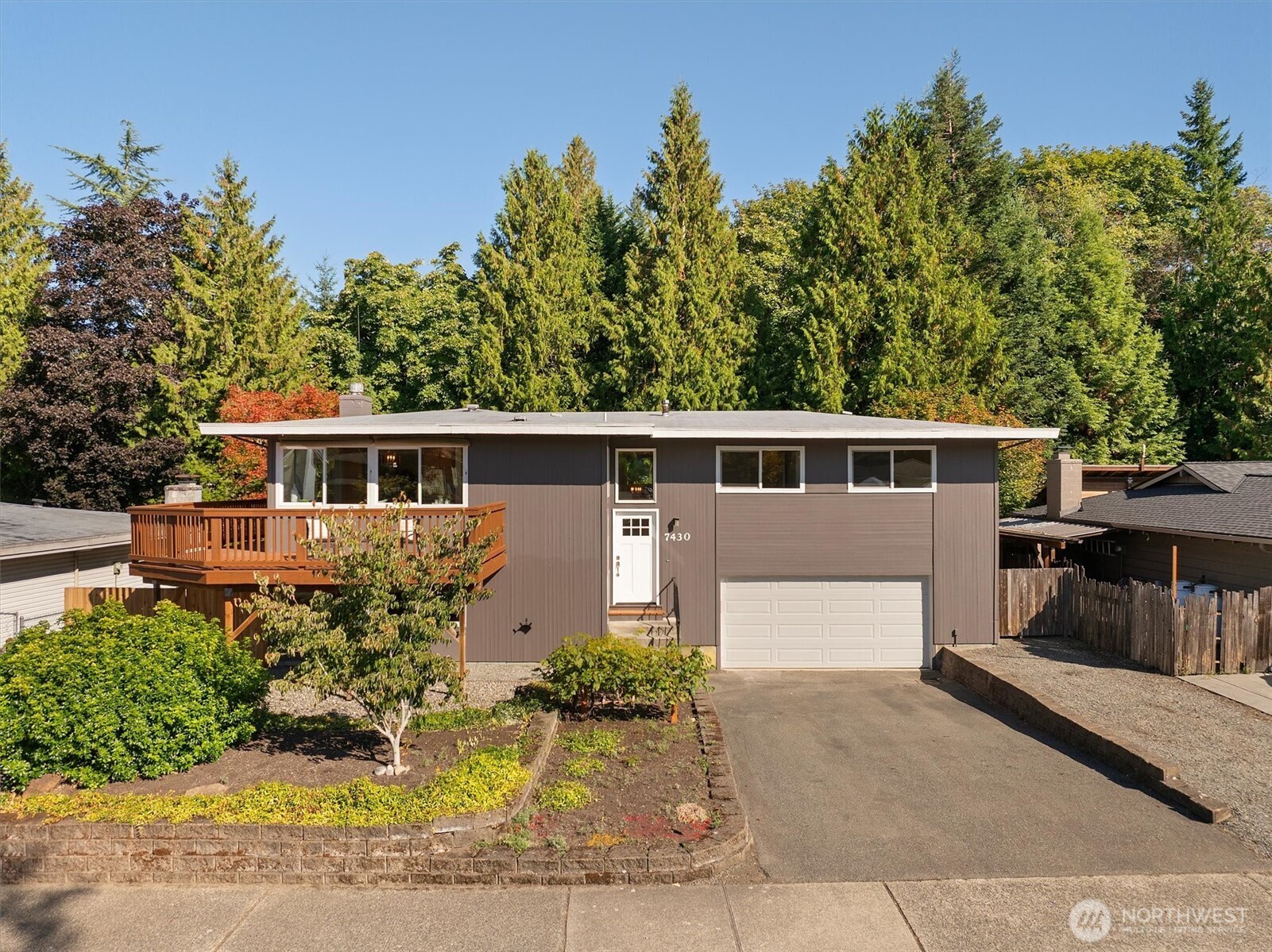 7430 143rd Avenue Property Photo 2