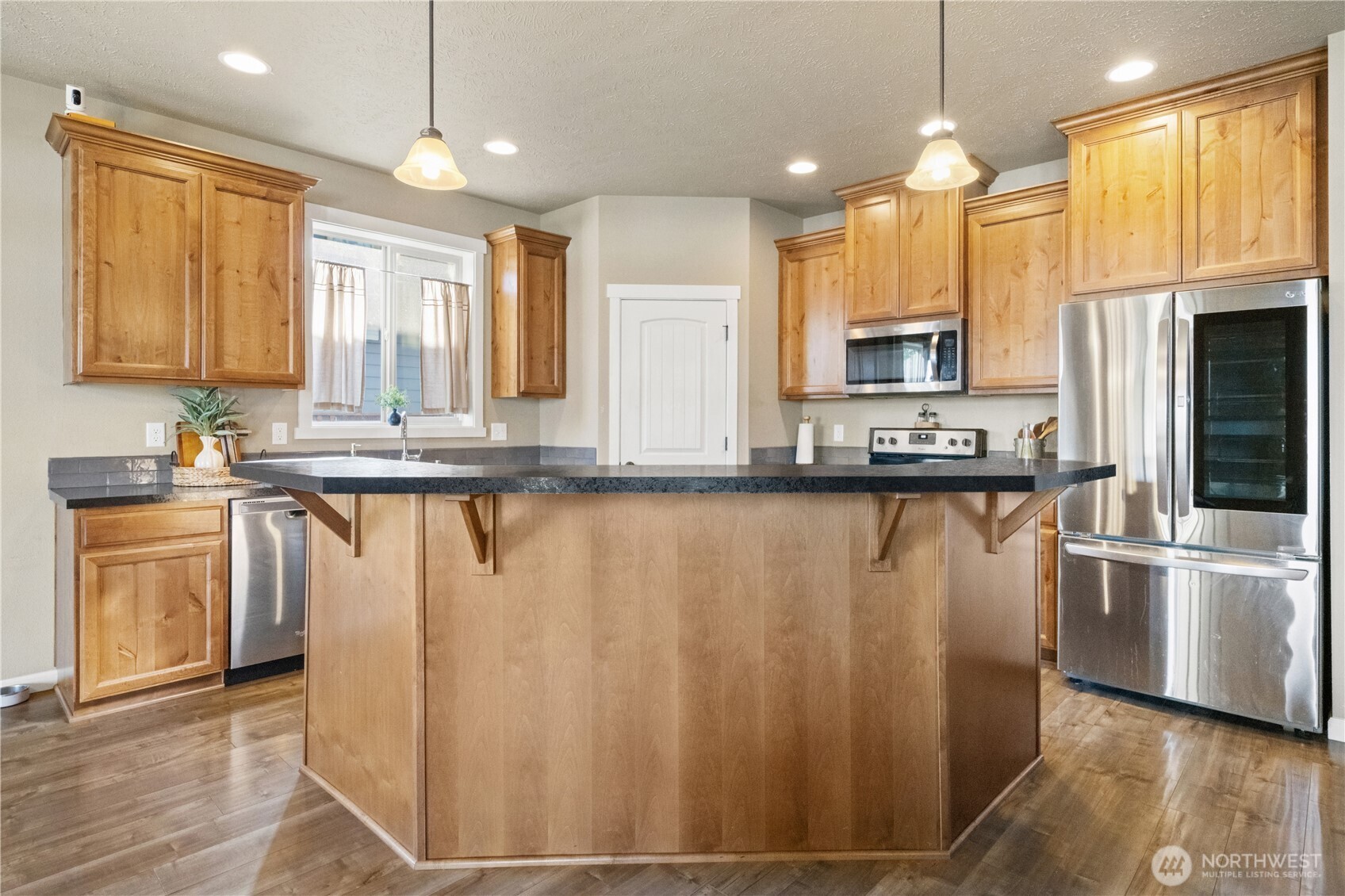 109 J Street Property Photo 8