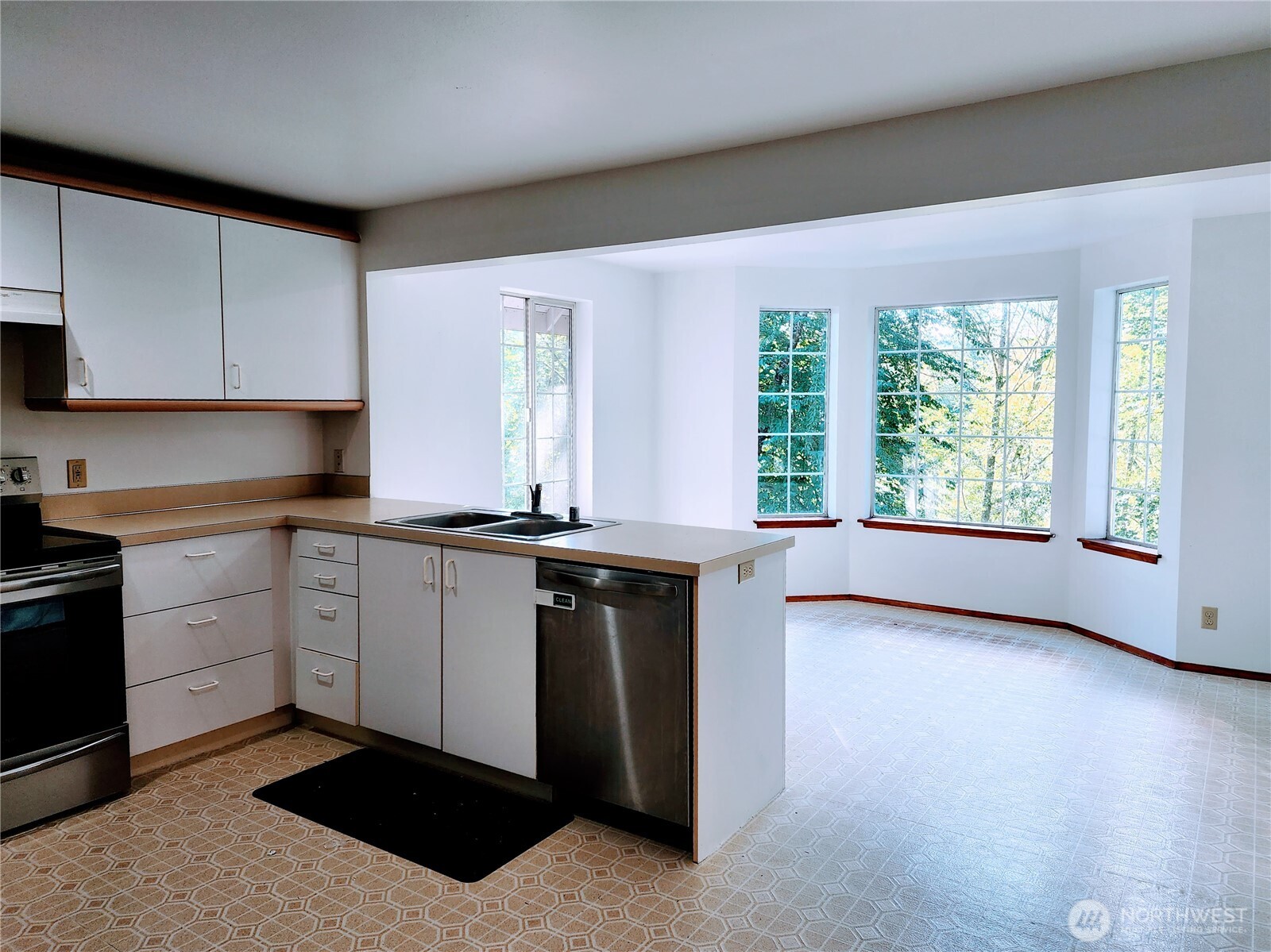 8542 Battle Point Drive Property Photo 6
