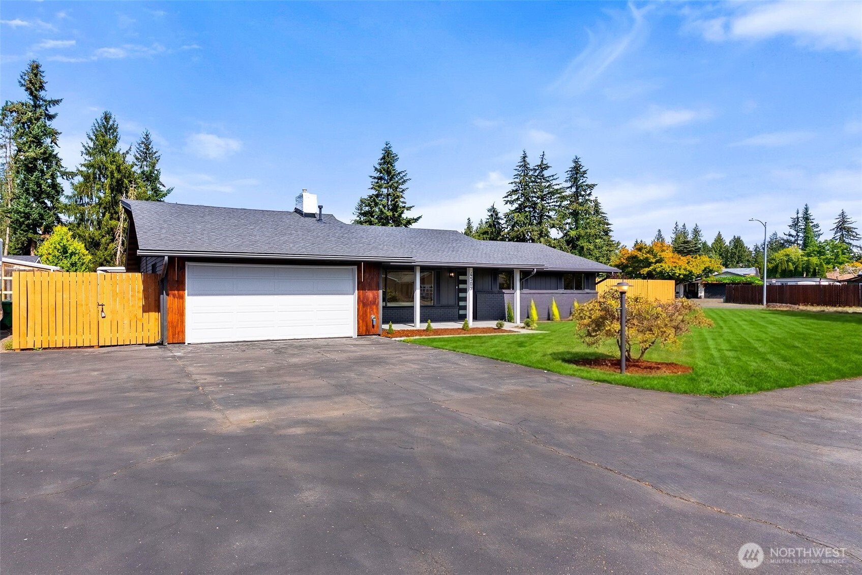 4507 130th Place Property Photo 3