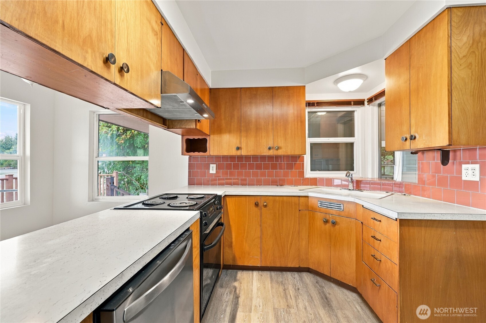 1536 Shorewood Drive Property Photo 19