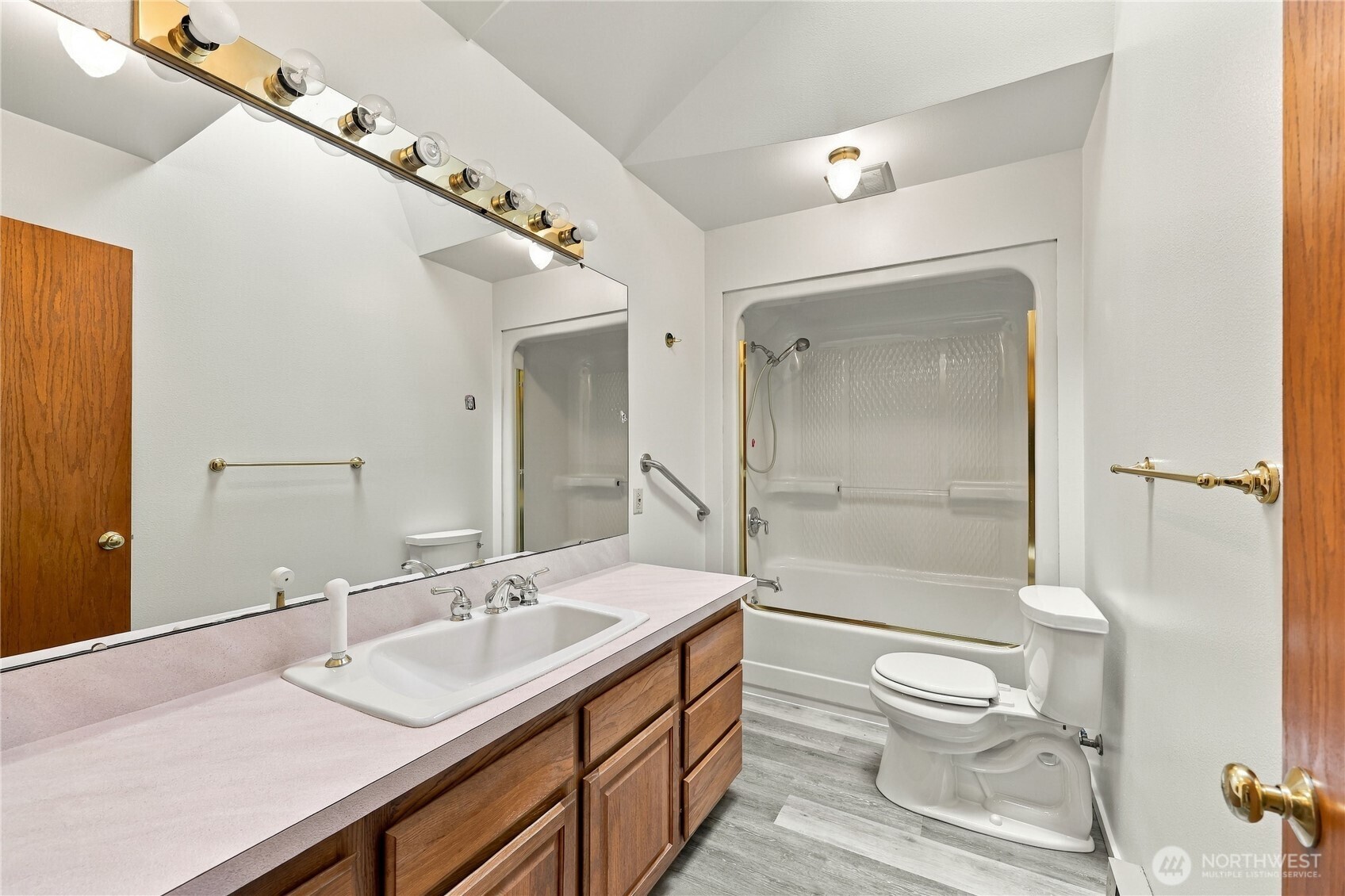 1536 Shorewood Drive Property Photo 25