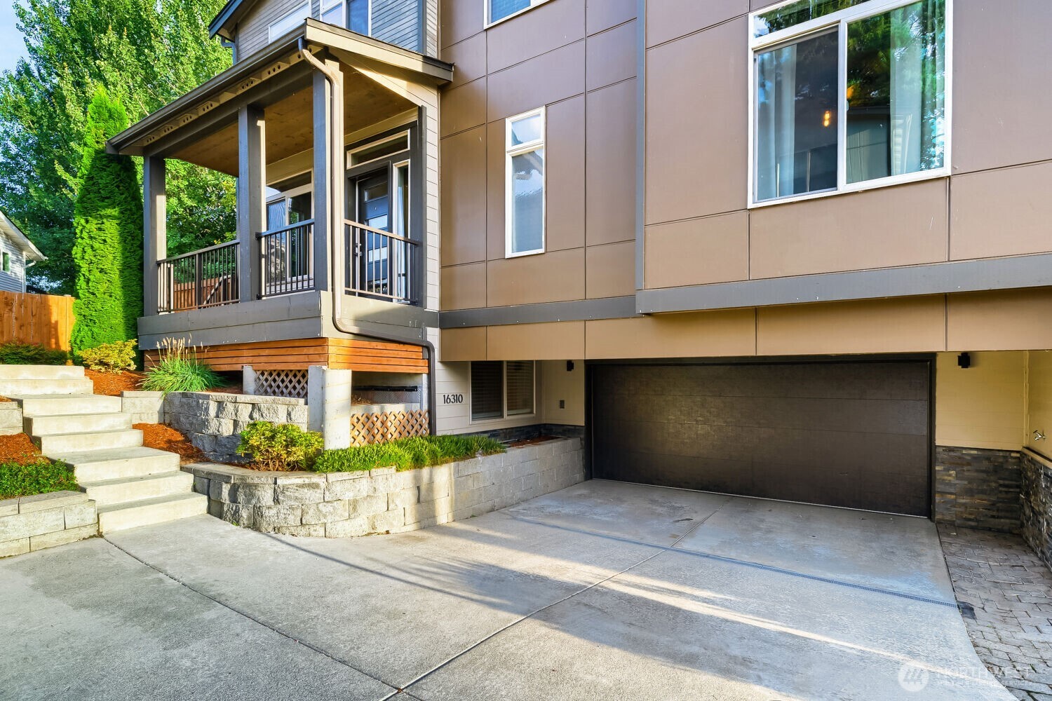 16310 1st Avenue Property Photo 3
