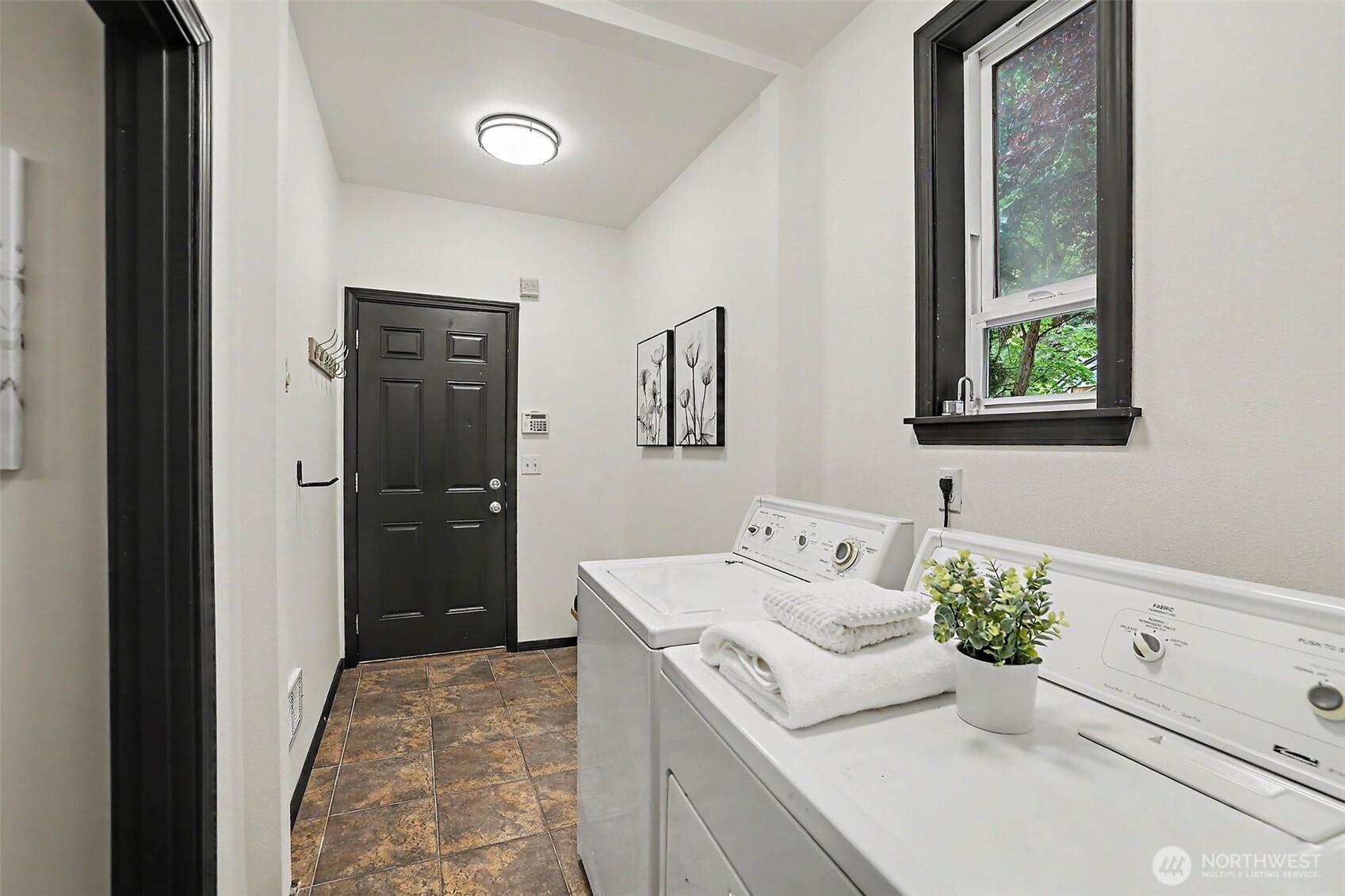 949 25th Avenue Property Photo 14