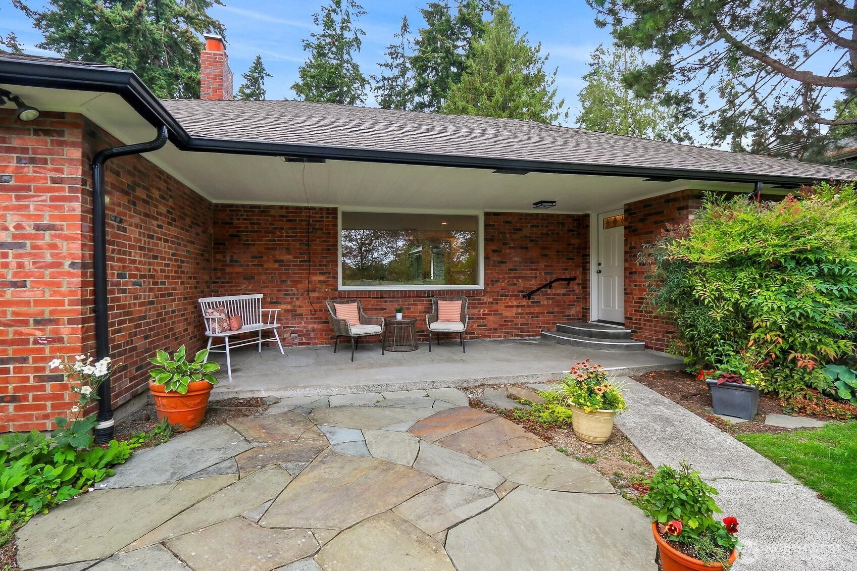 10527 23rd Avenue Property Photo 2