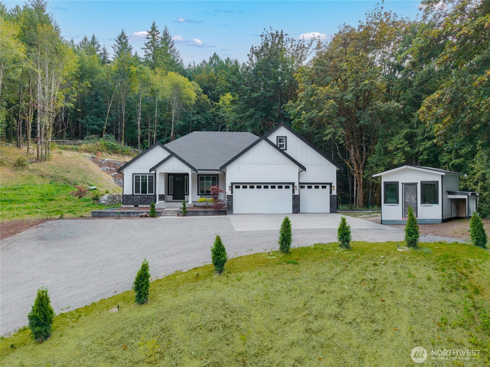 5070 Se Mullenix Road Property Photo 2