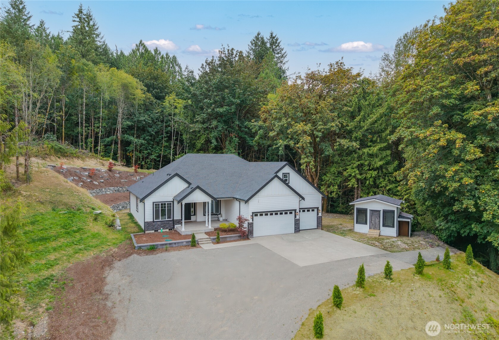 5070 Se Mullenix Road Property Photo 3