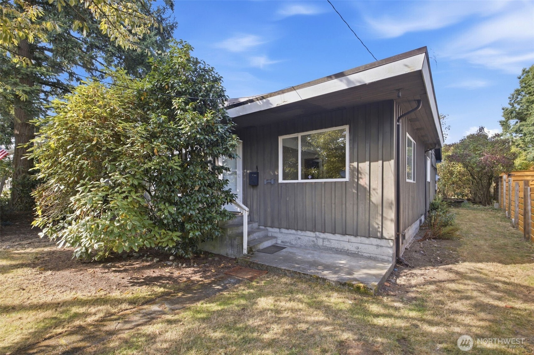 9555 College Way Property Photo 4