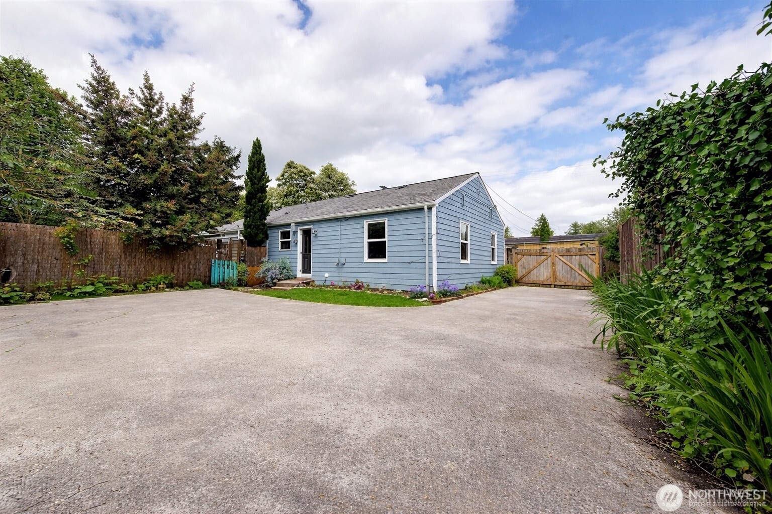 2517 2519 E Pike St Property Photo 11