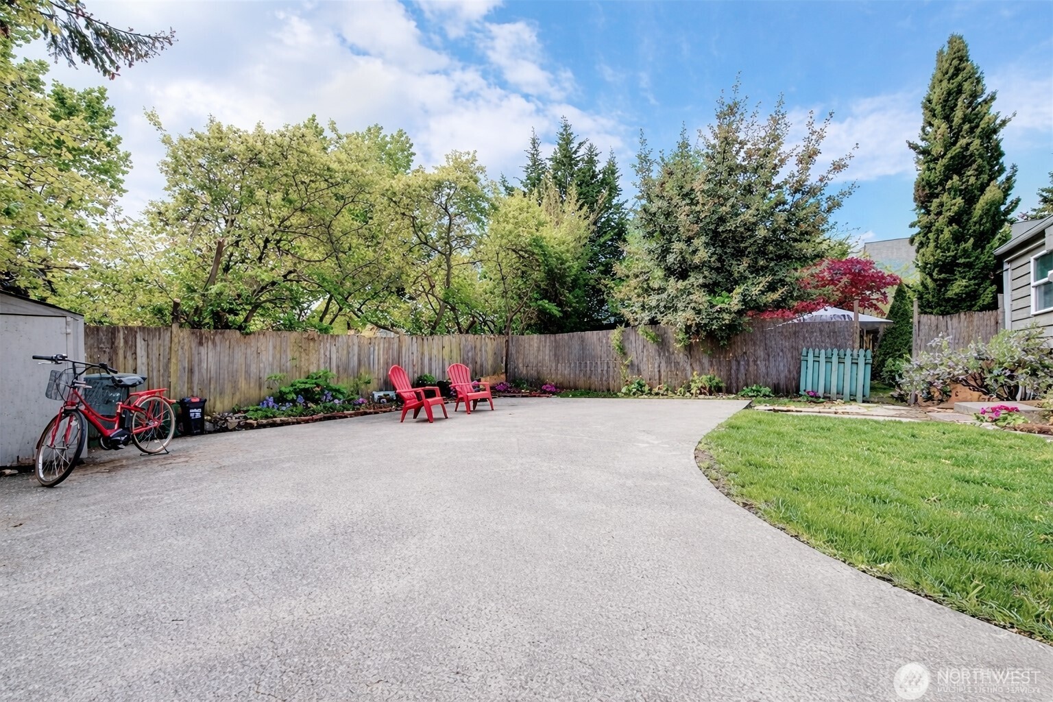 2517 2519 E Pike St Property Photo 12