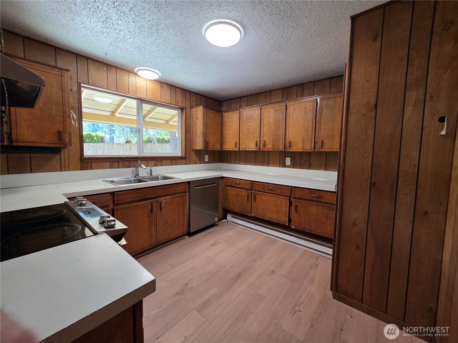 2407 106th Avenue Property Photo 7