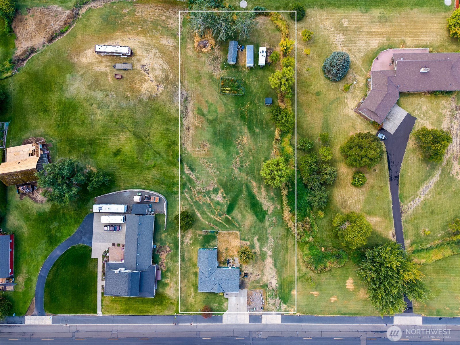 1015 W Whitman Drive Property Photo 2