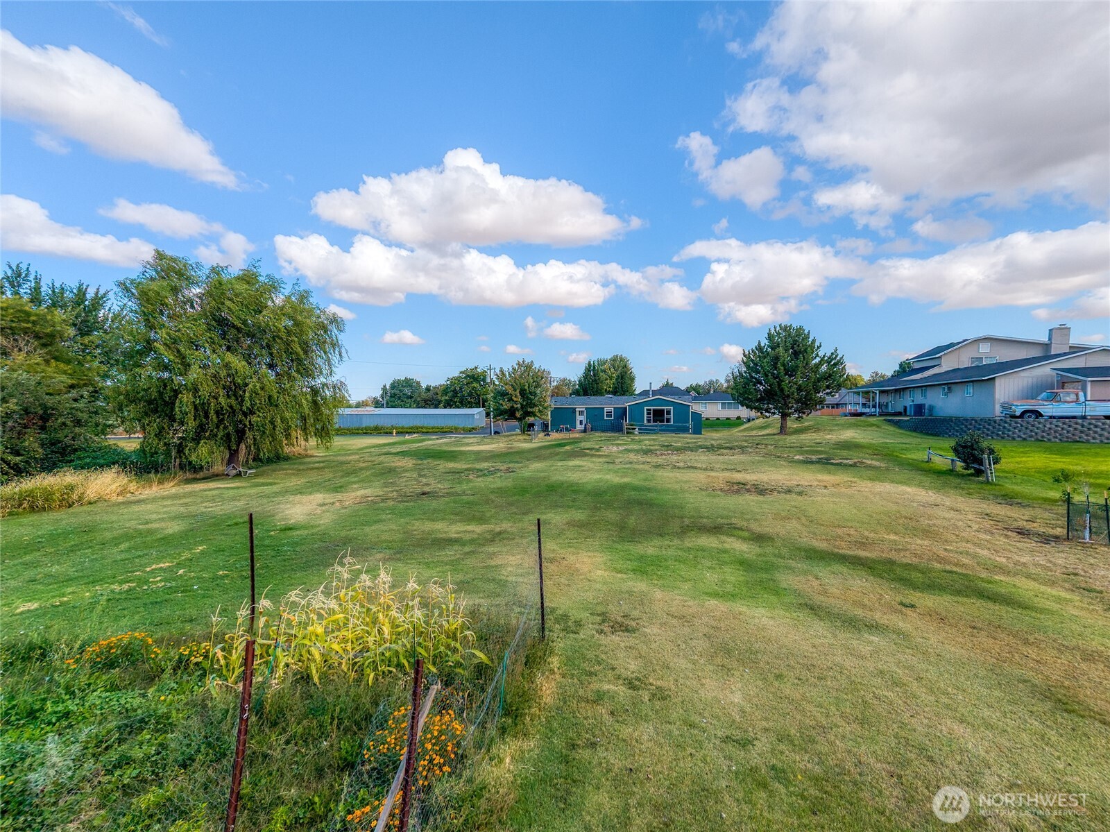 1015 W Whitman Drive Property Photo 3
