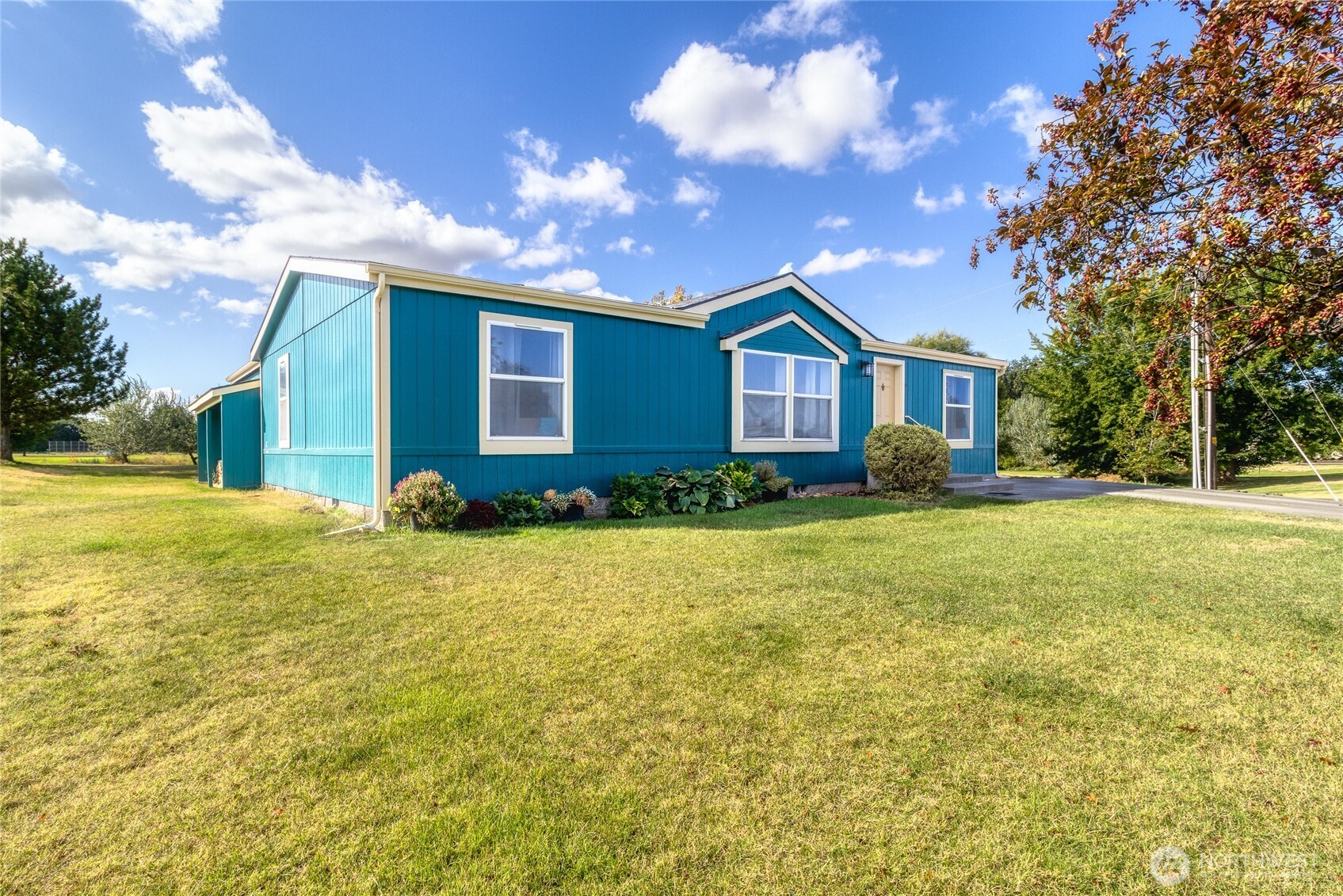1015 W Whitman Drive Property Photo 4