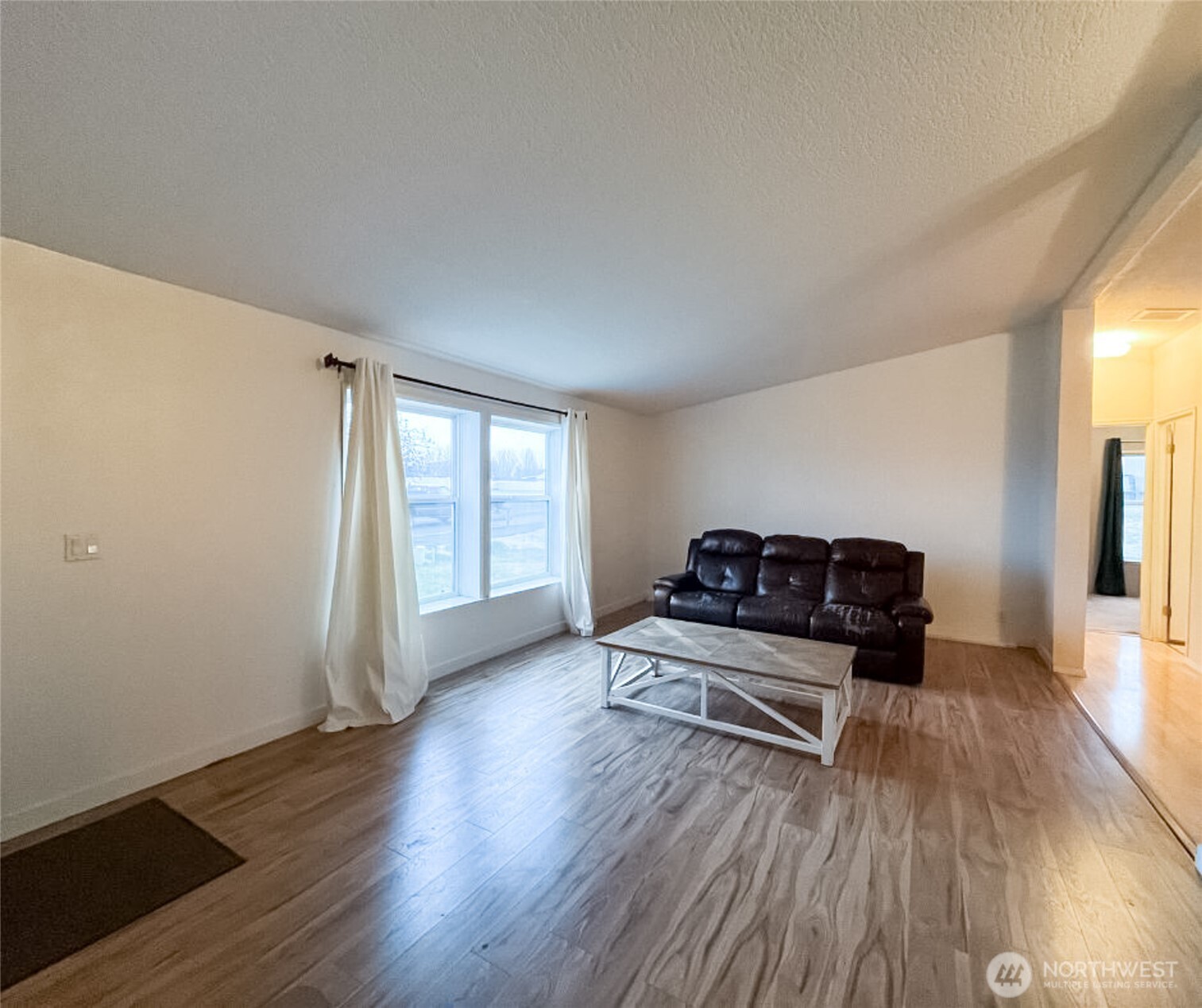 1015 W Whitman Drive Property Photo 5