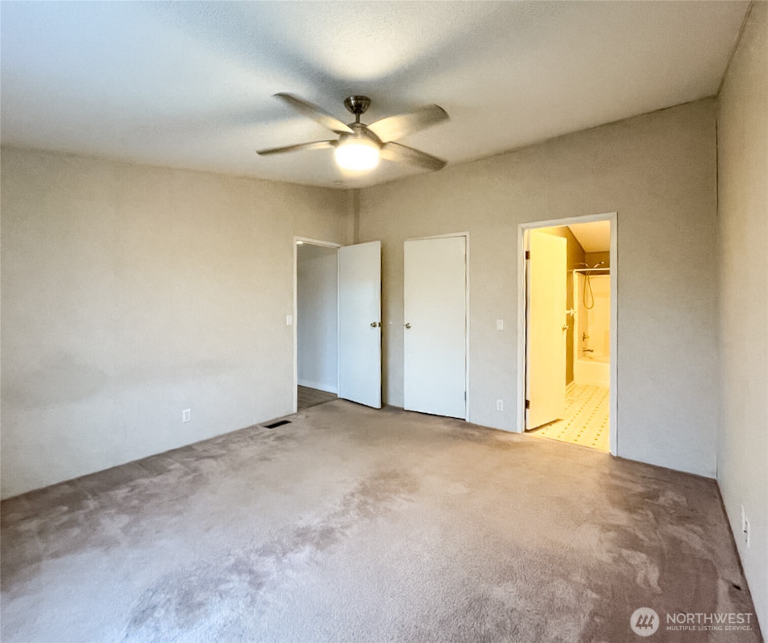 1015 W Whitman Drive Property Photo 6