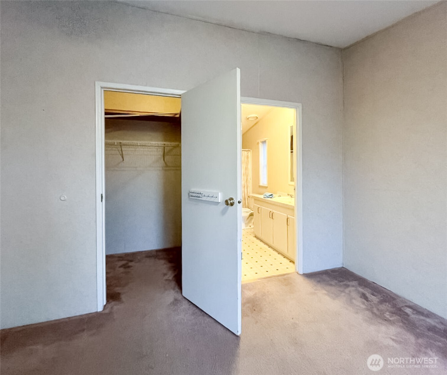 1015 W Whitman Drive Property Photo 7
