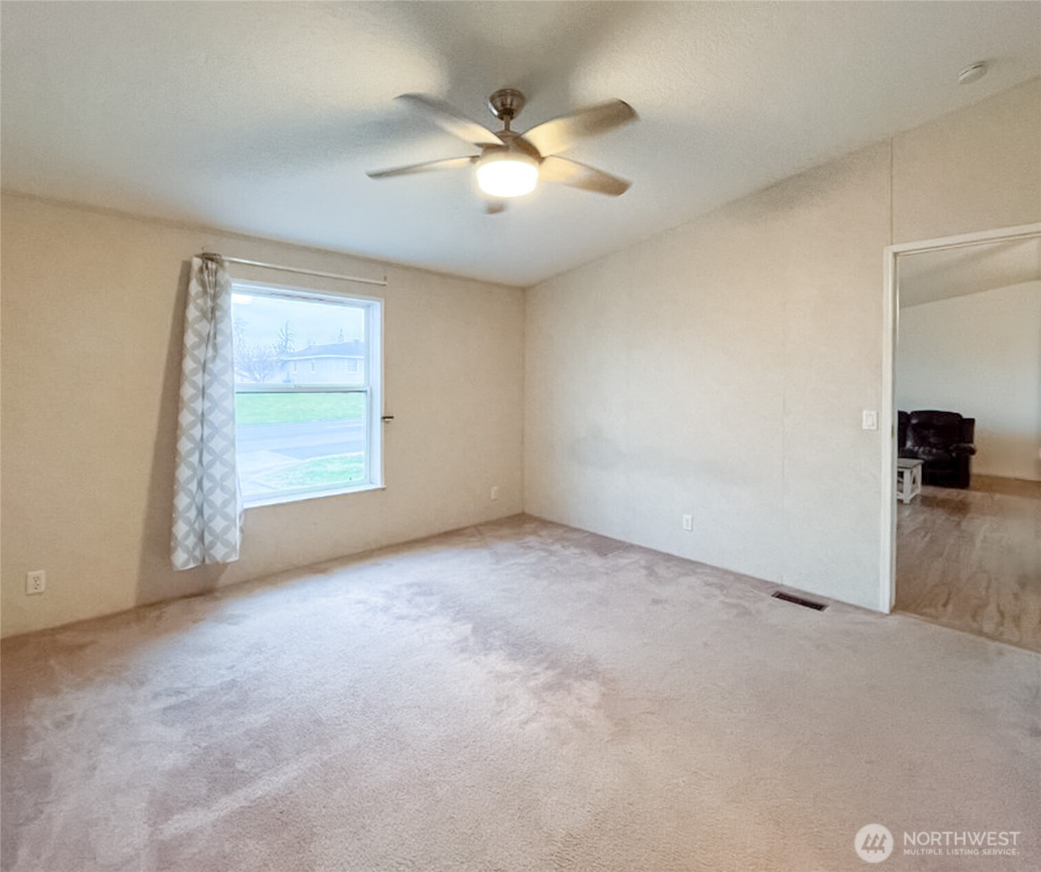 1015 W Whitman Drive Property Photo 8