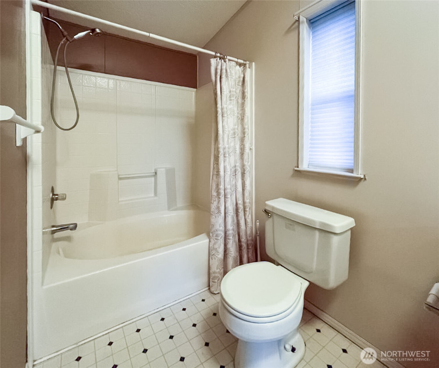 1015 W Whitman Drive Property Photo 10