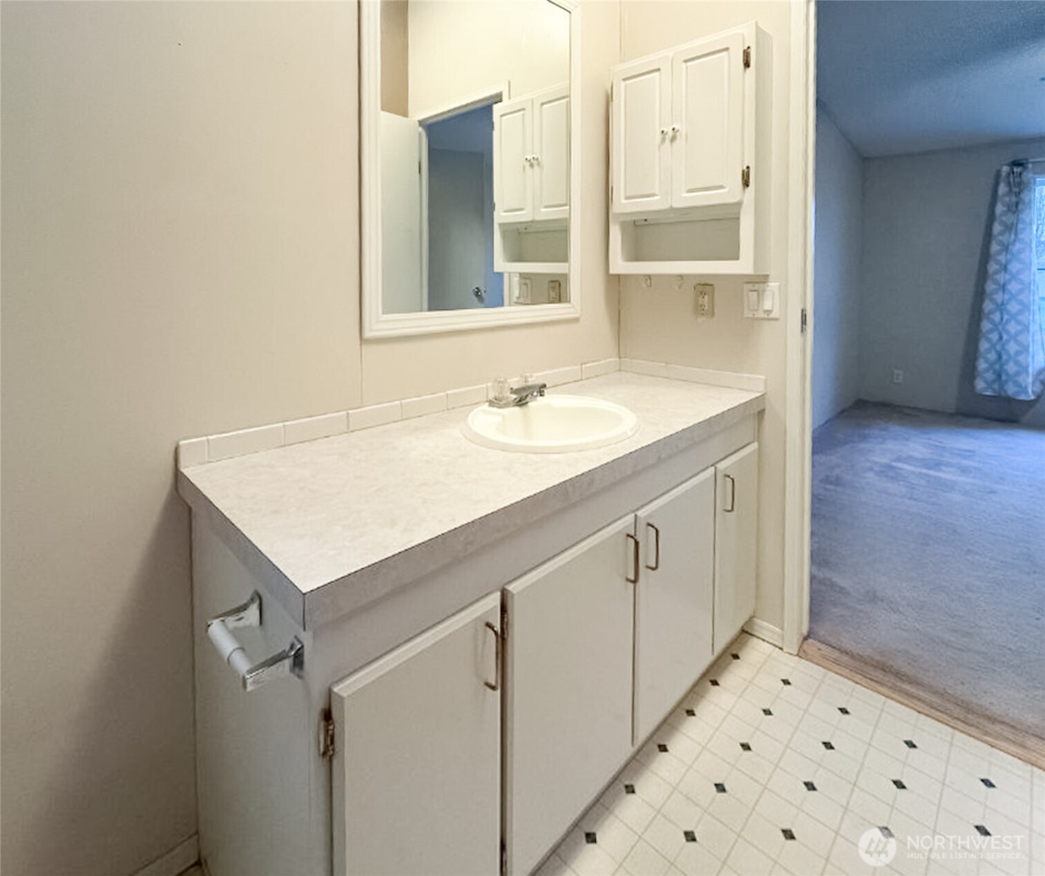 1015 W Whitman Drive Property Photo 11