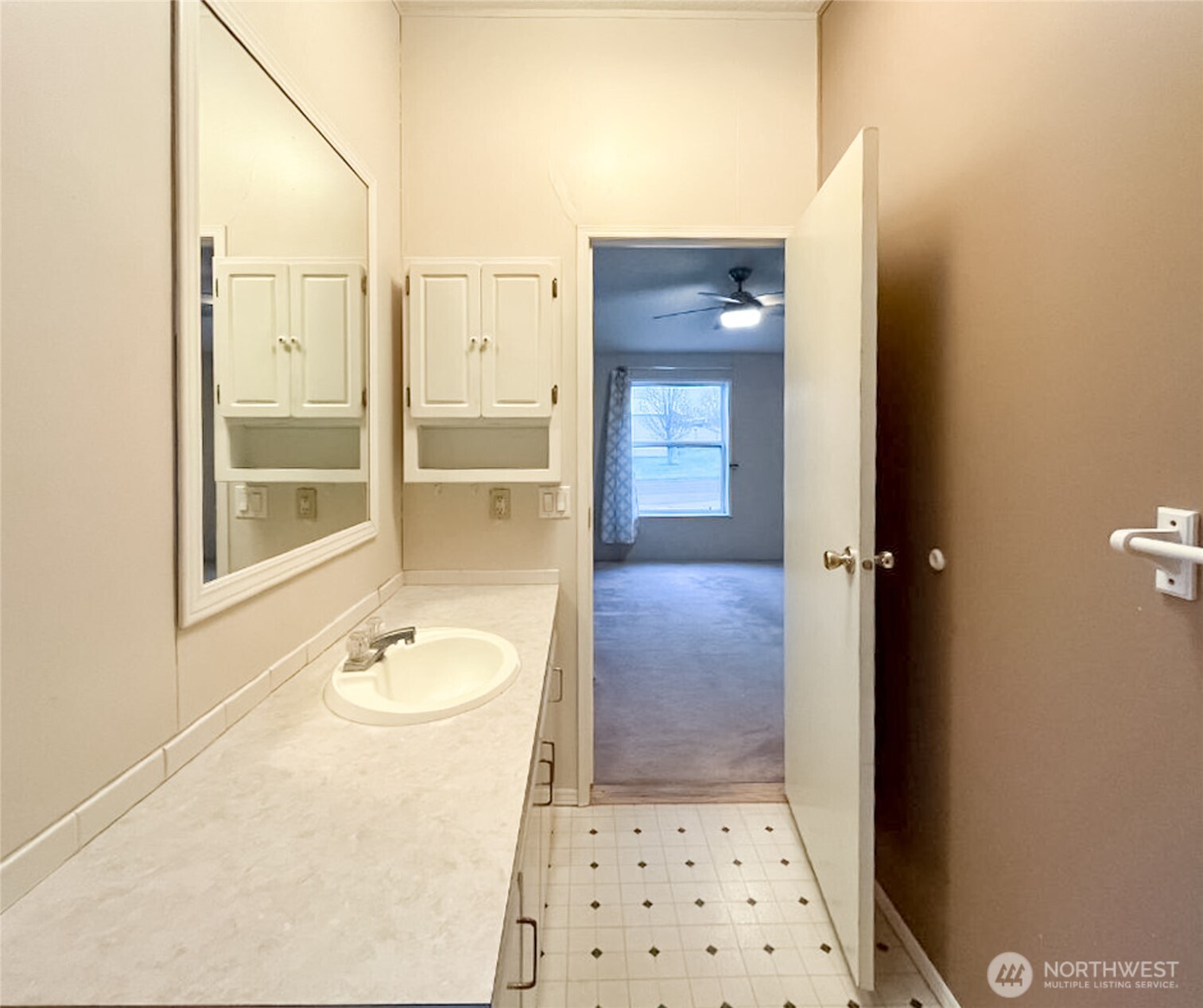 1015 W Whitman Drive Property Photo 12