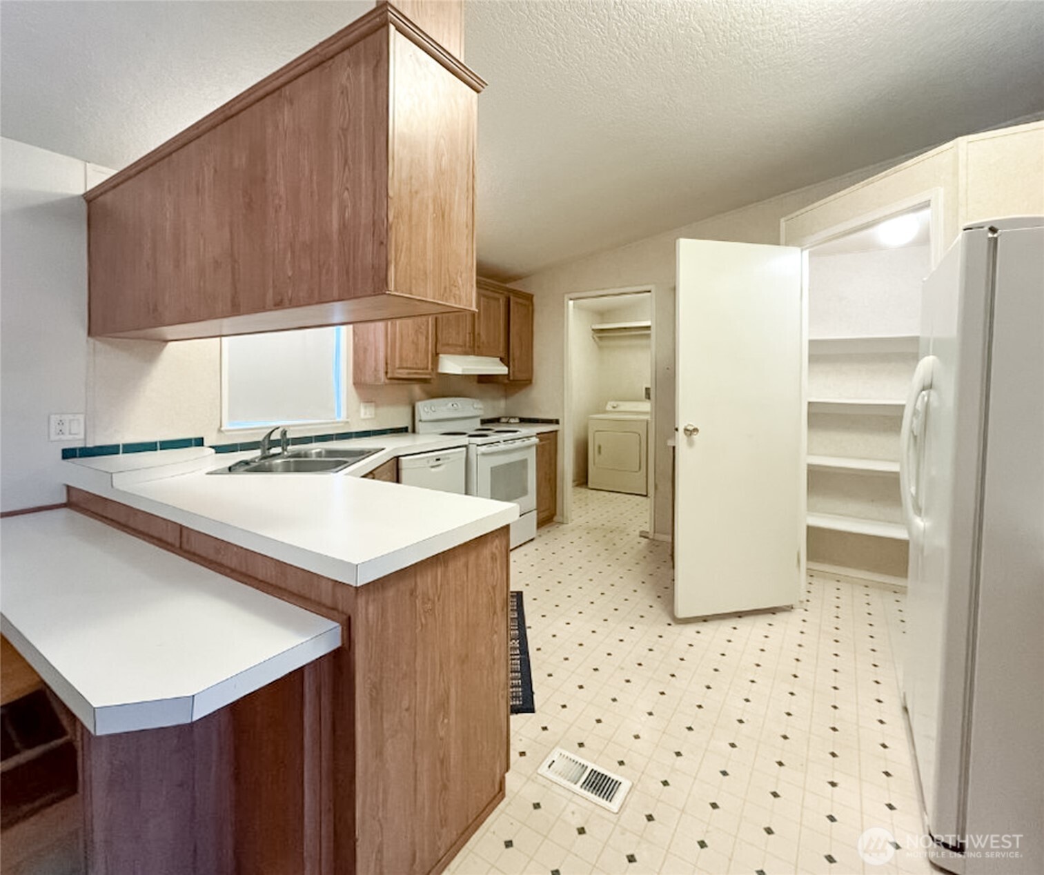 1015 W Whitman Drive Property Photo 15