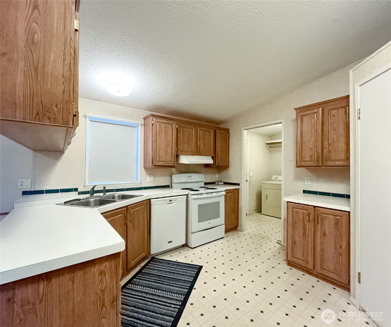 1015 W Whitman Drive Property Photo 16