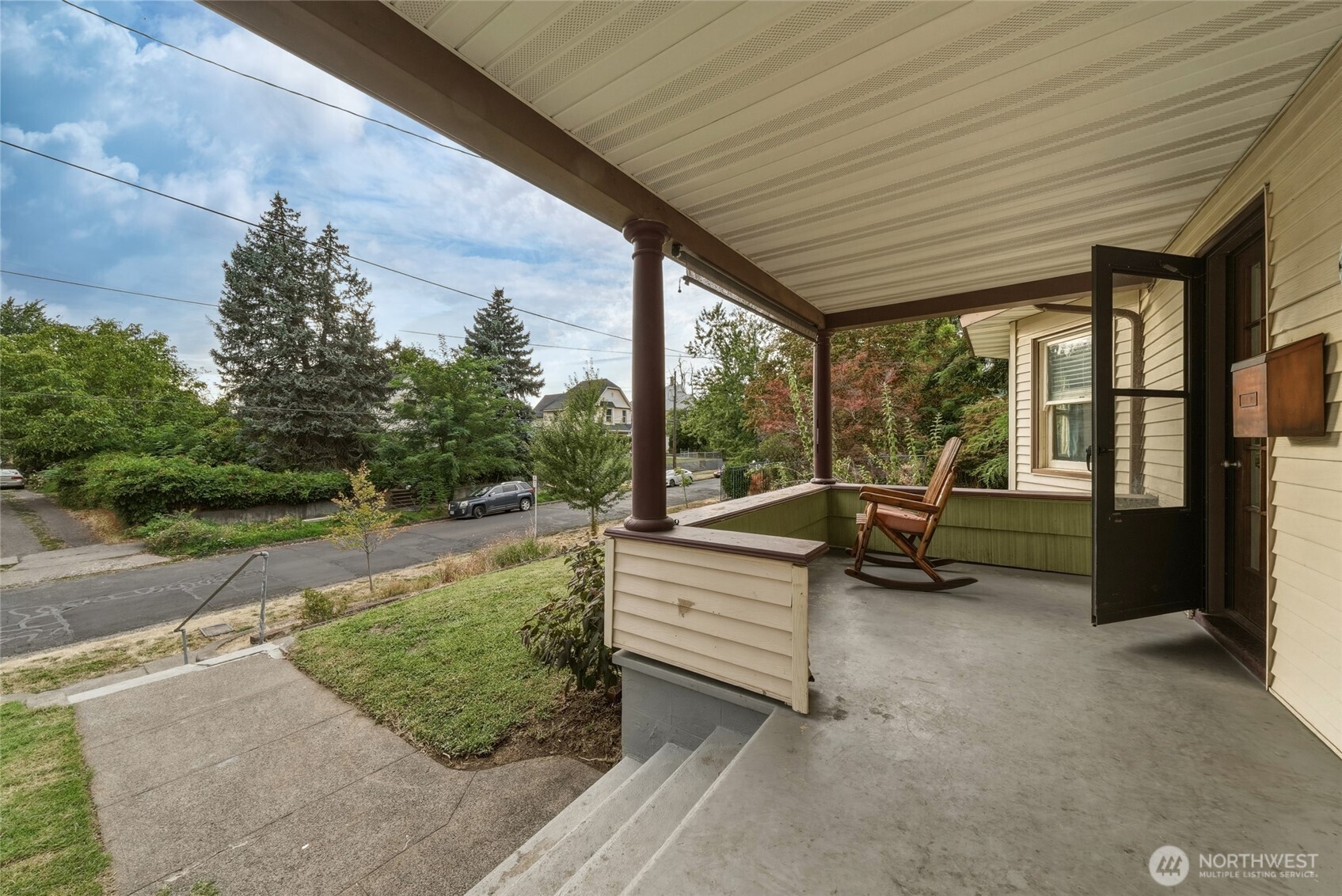 353 S 4th Avenue Property Photo 5