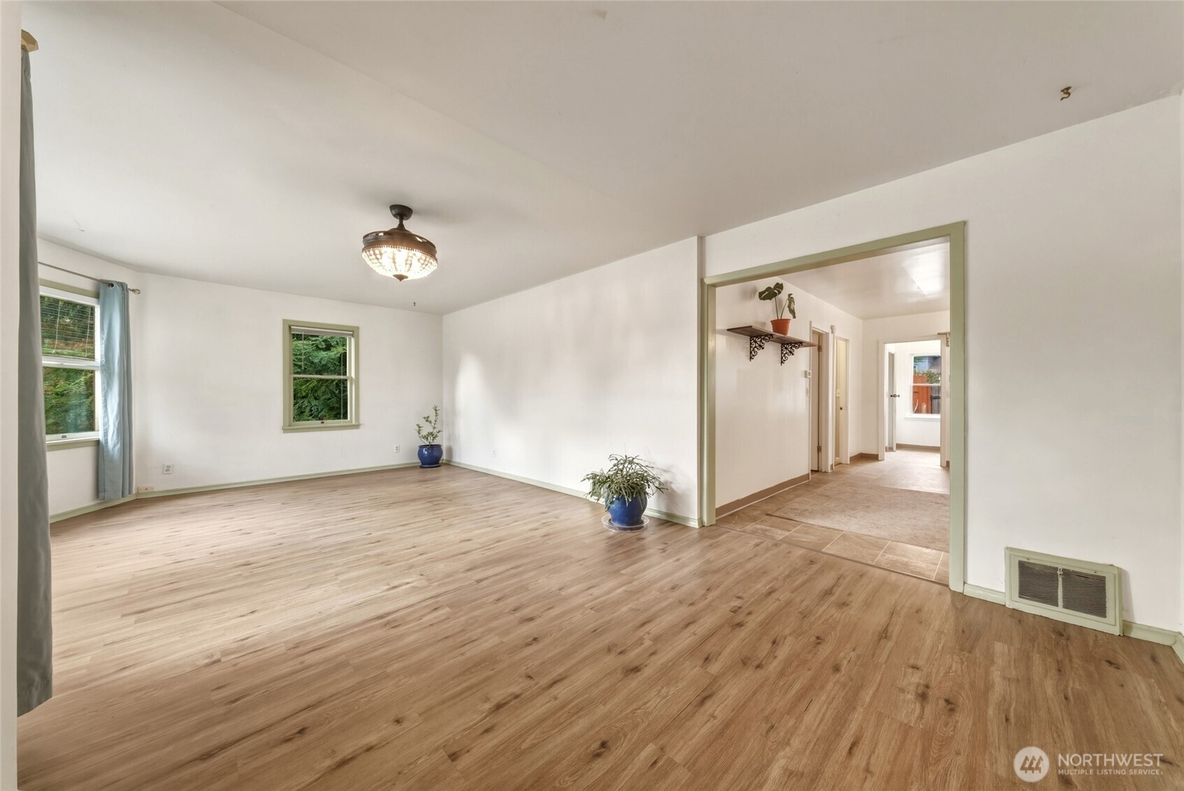 353 S 4th Avenue Property Photo 6