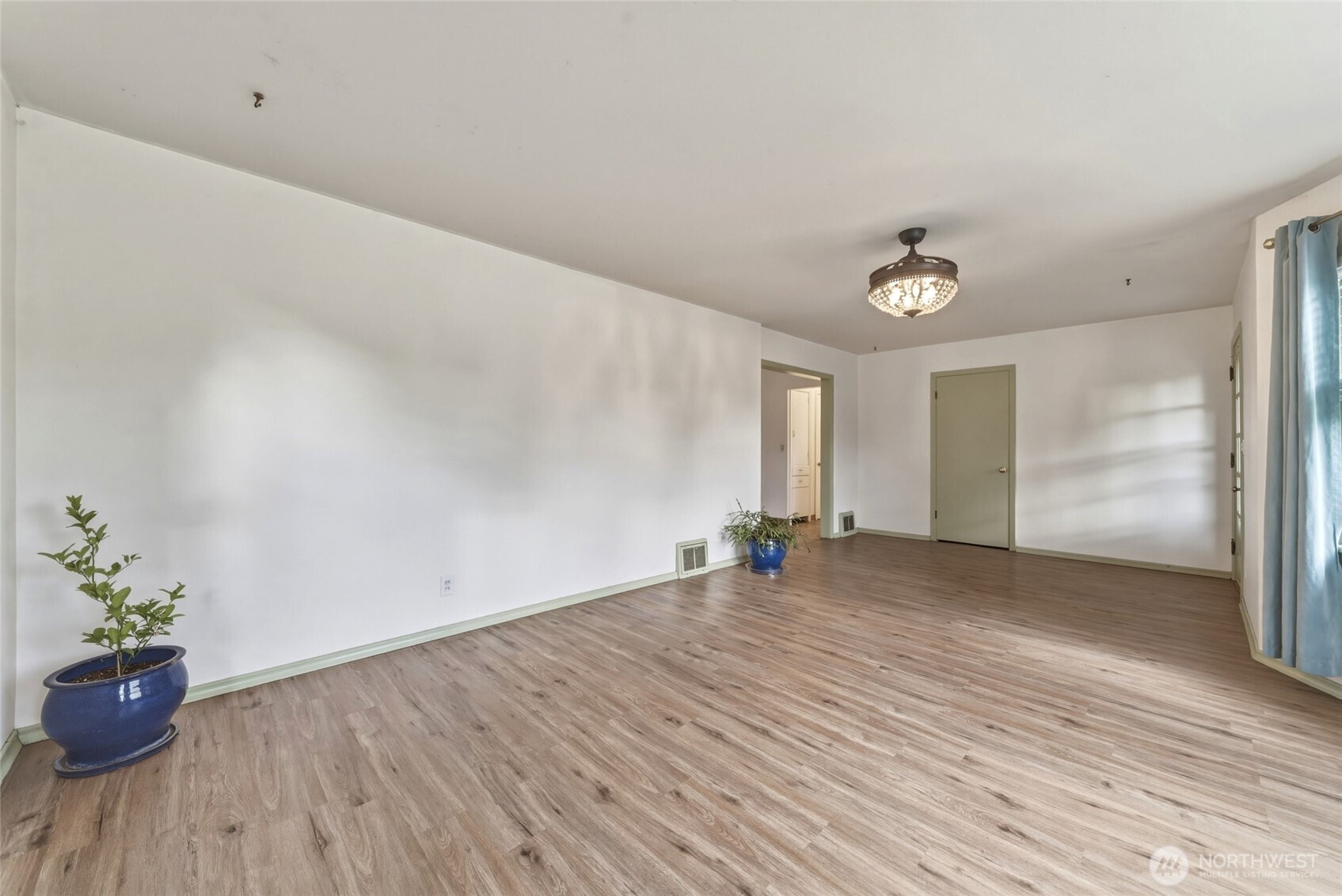 353 S 4th Avenue Property Photo 10
